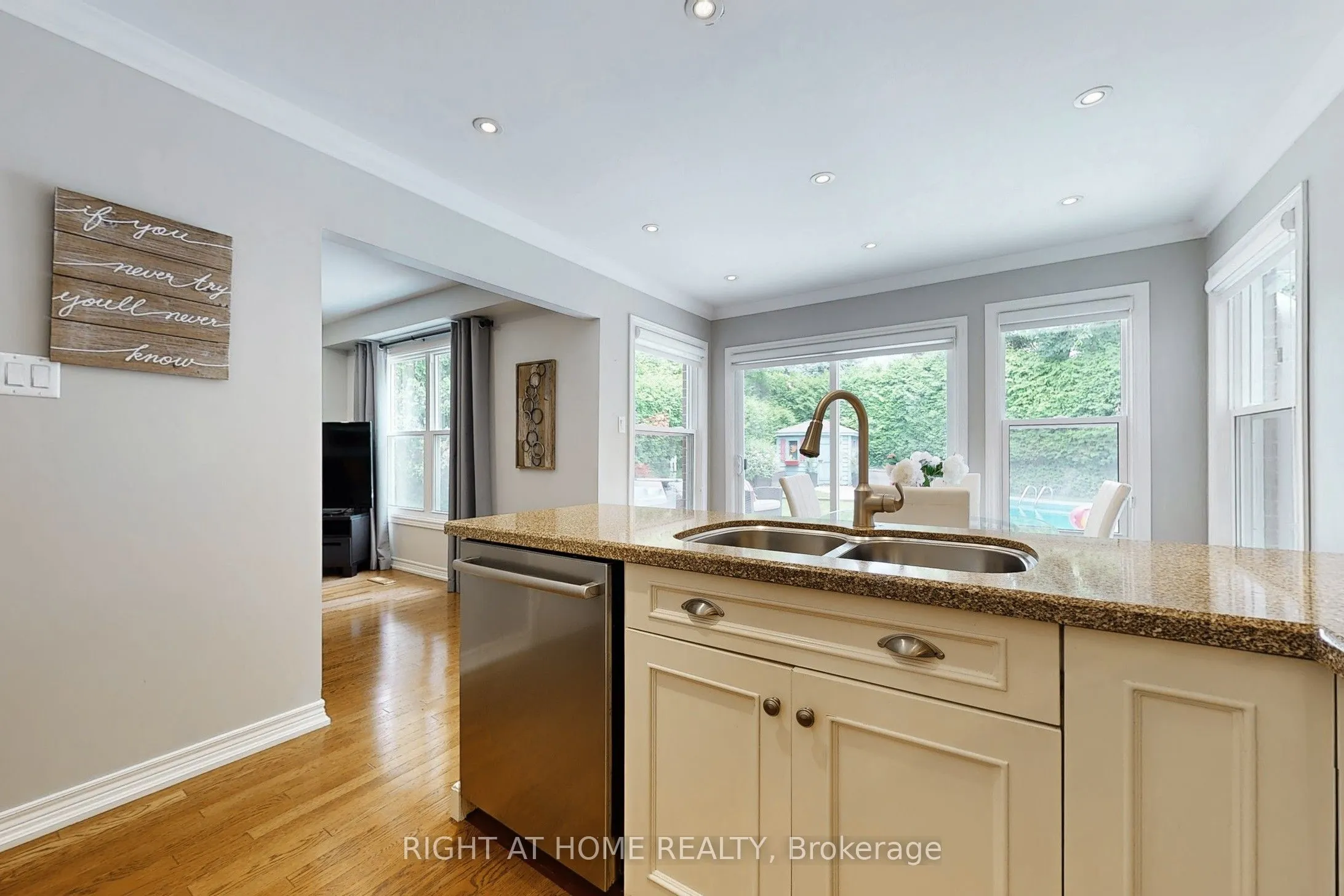 363 CROSSLAND Gate