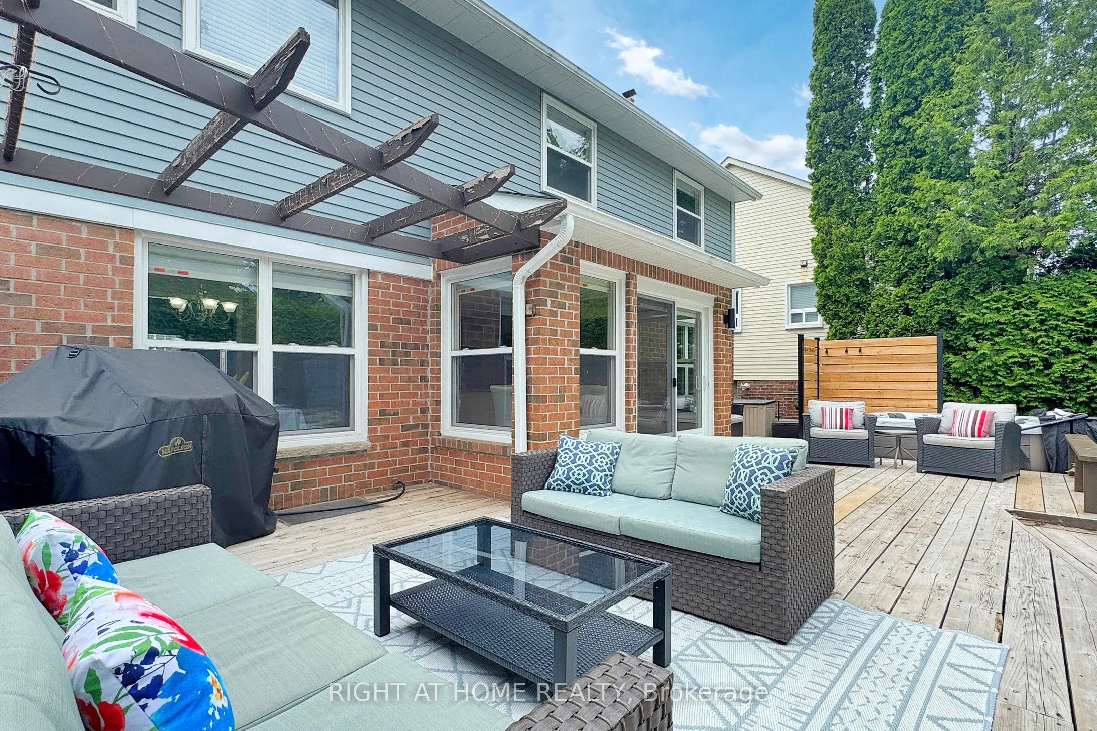 363 CROSSLAND Gate