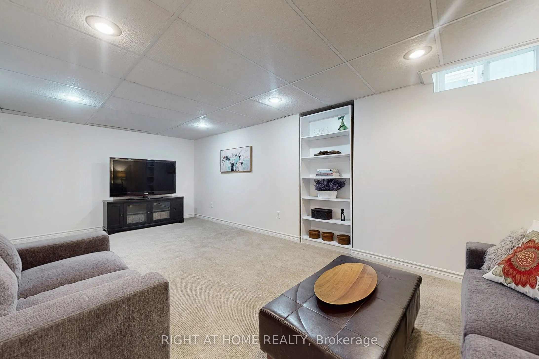 363 CROSSLAND Gate