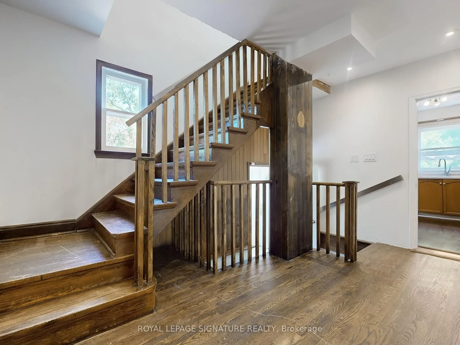 21 Yongeview Avenue, #1