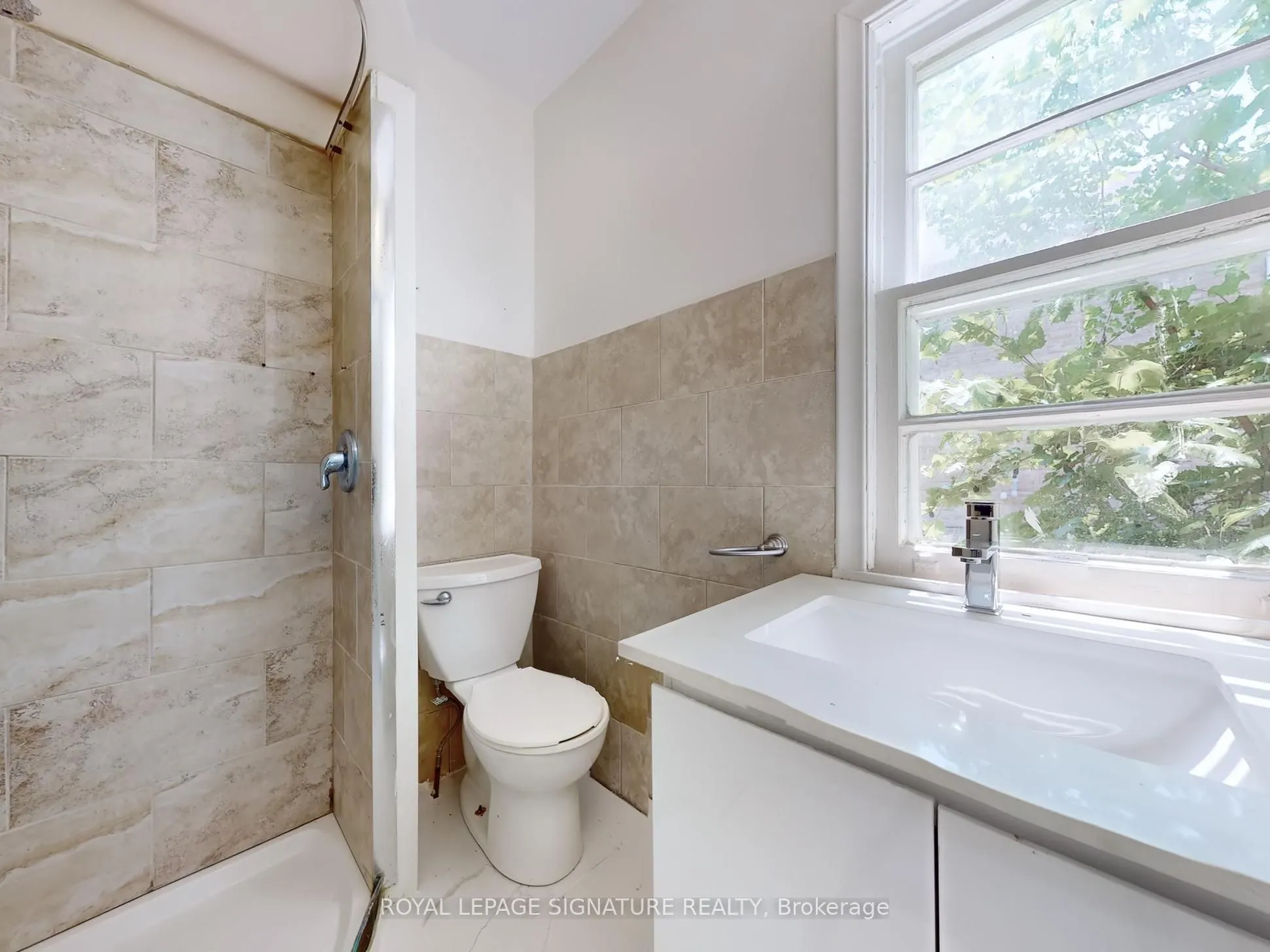 21 Yongeview Avenue, #1
