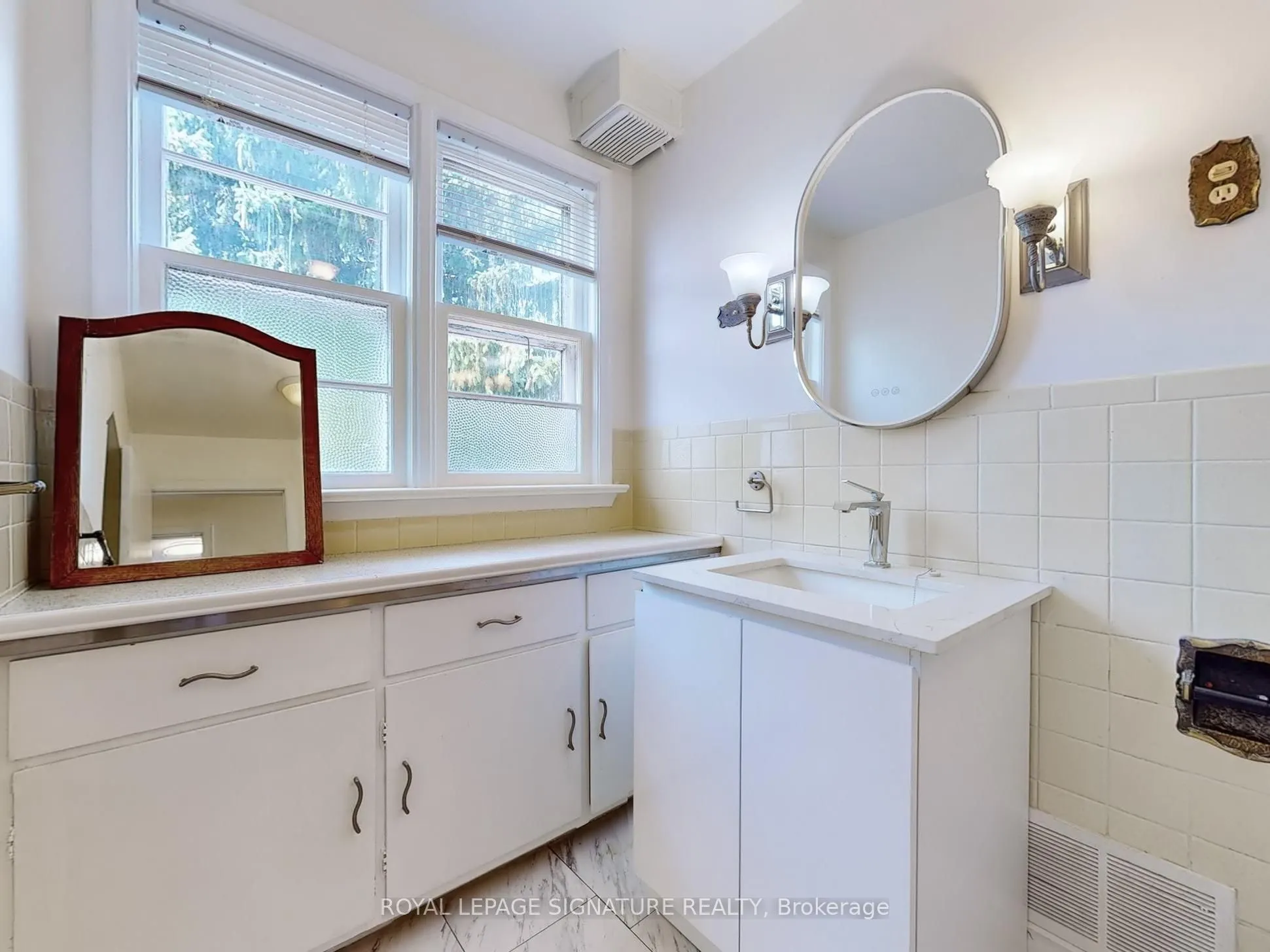 21 Yongeview Avenue, #1