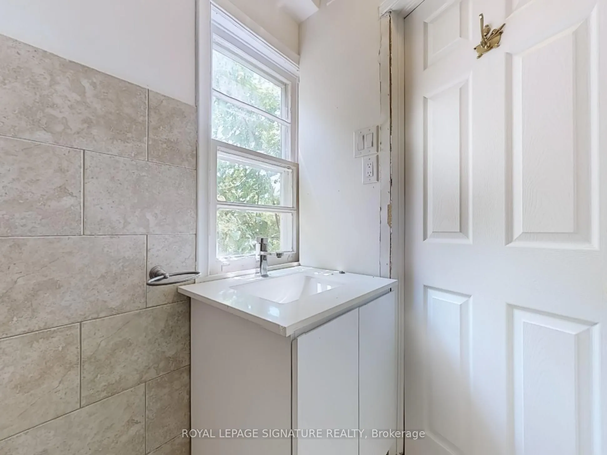 21 Yongeview Avenue, #1