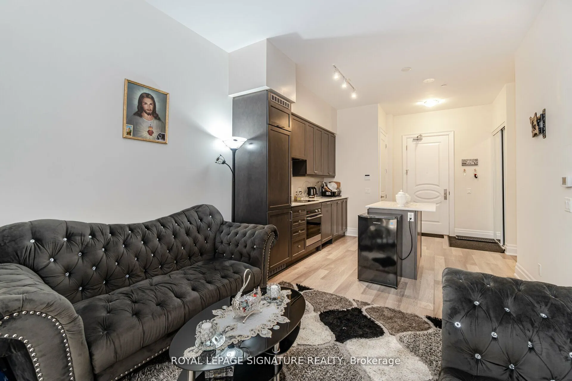 9085 Jane Street, #108