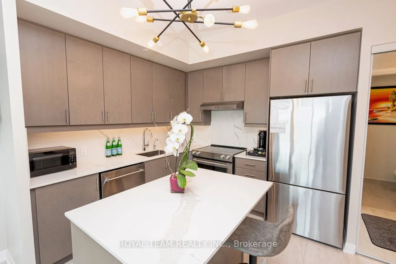 9000 Jane Street, #2212
