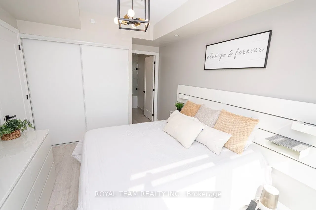 9000 Jane Street, #2212