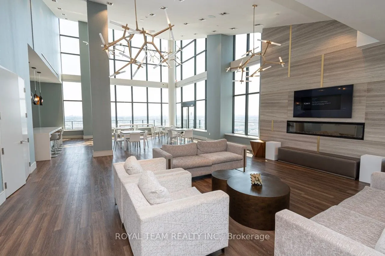 9000 Jane Street, #2212