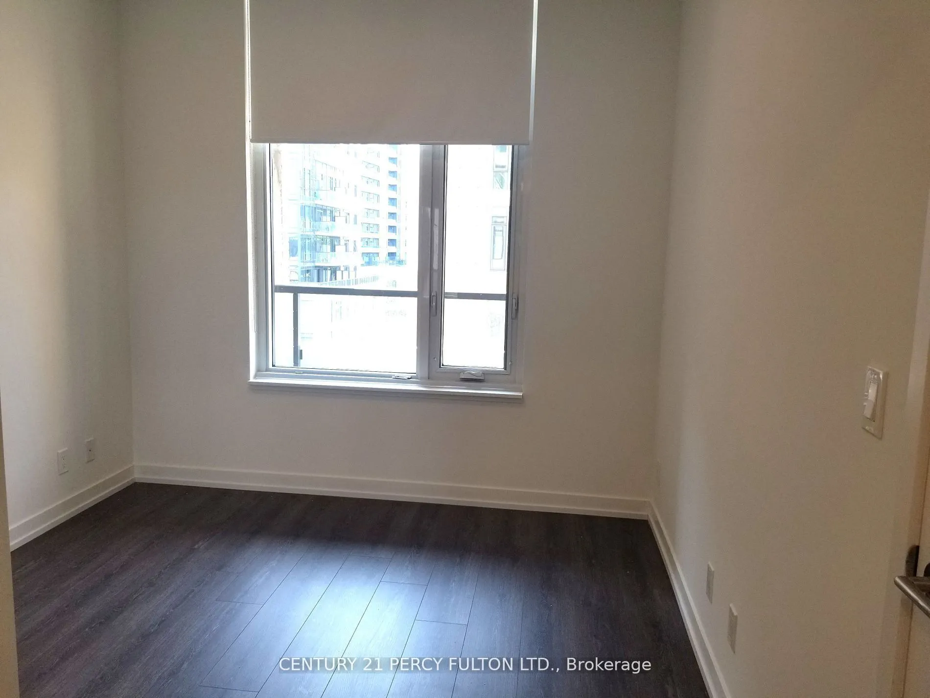 8 Beverley Glen Boulevard, #411