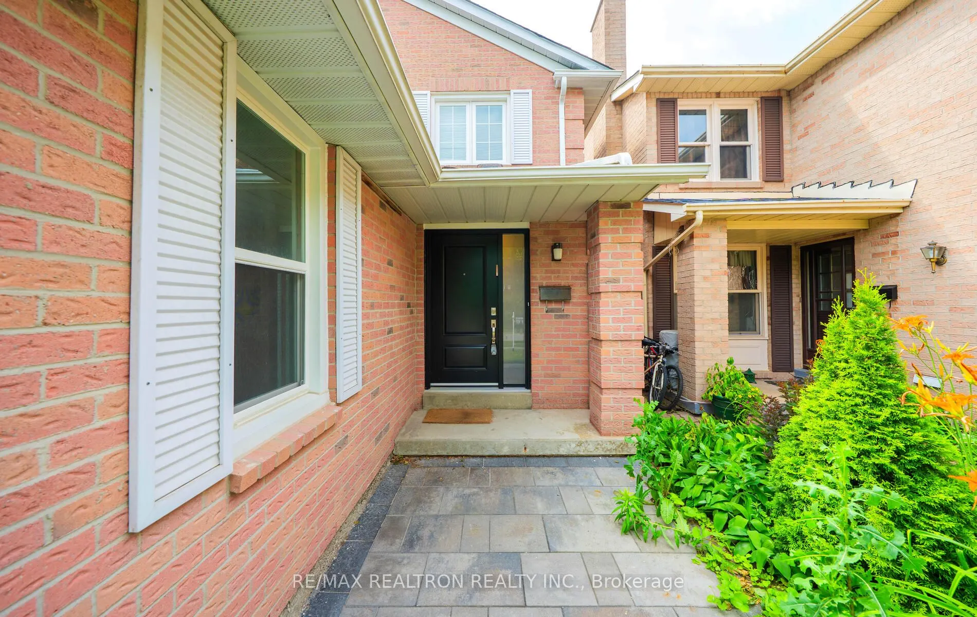 100 Gilmore Crescent
