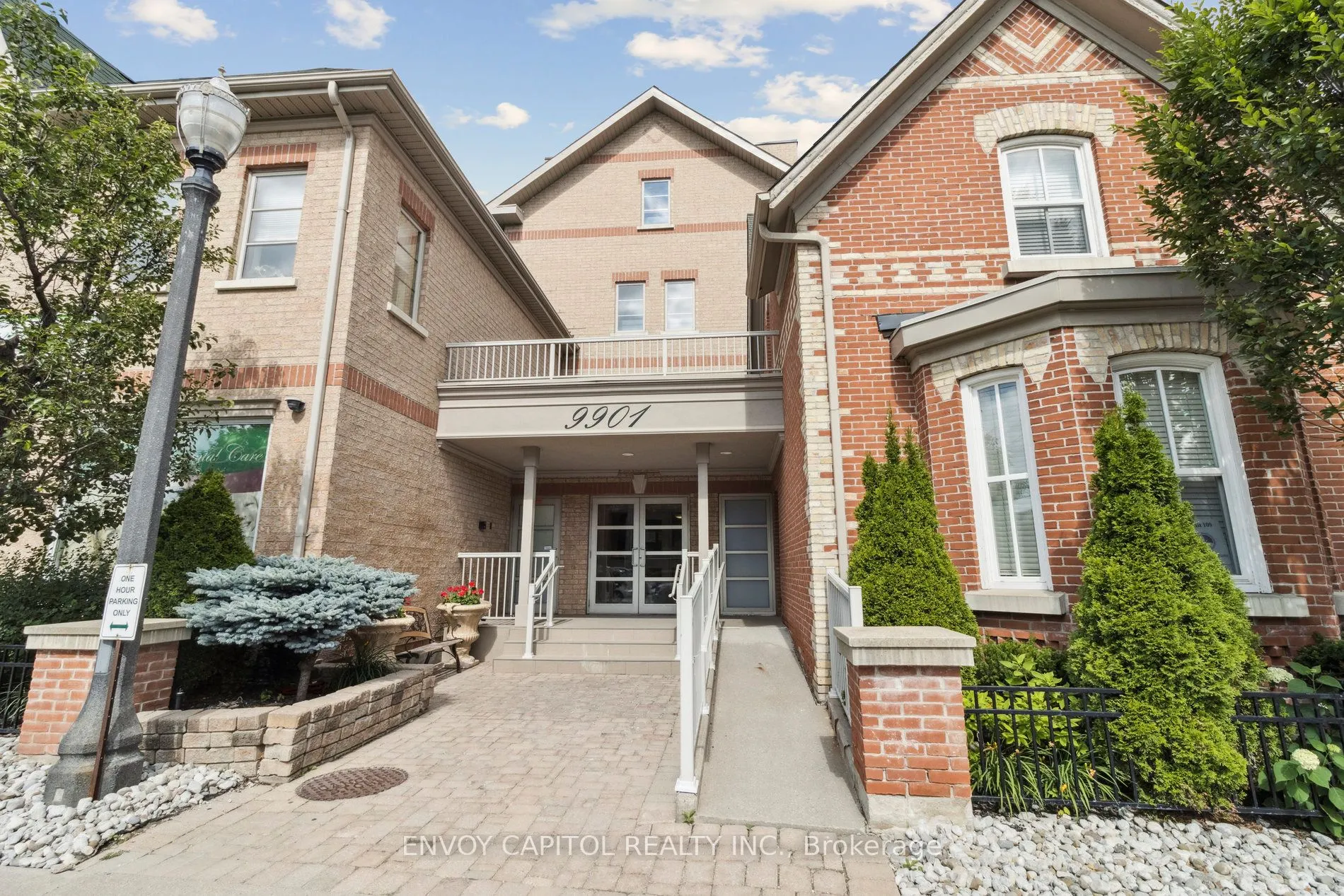 9901 KEELE Street, #203