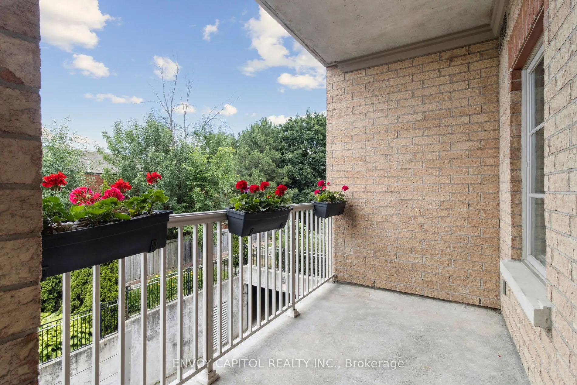 9901 KEELE Street, #203