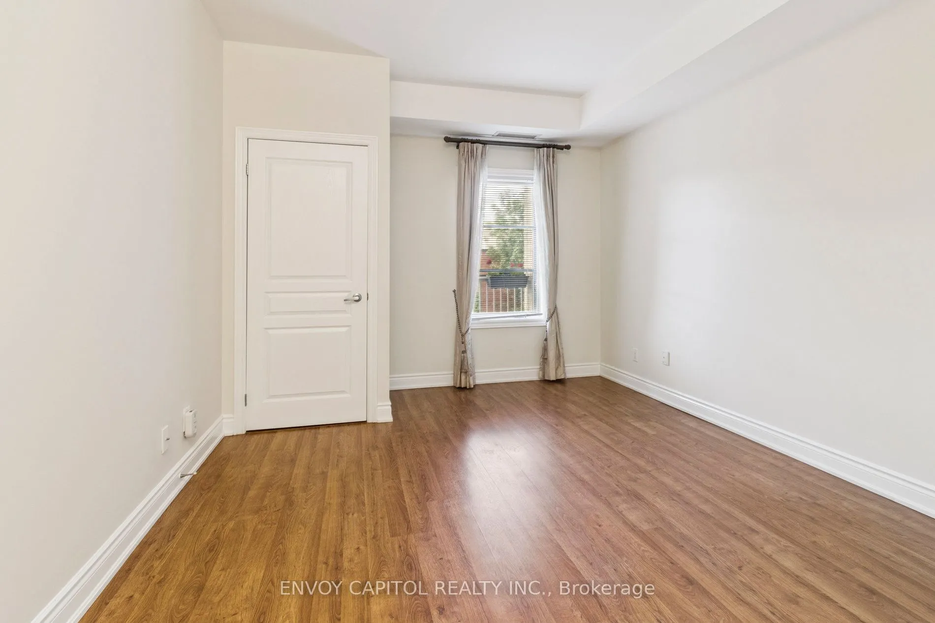9901 KEELE Street, #203