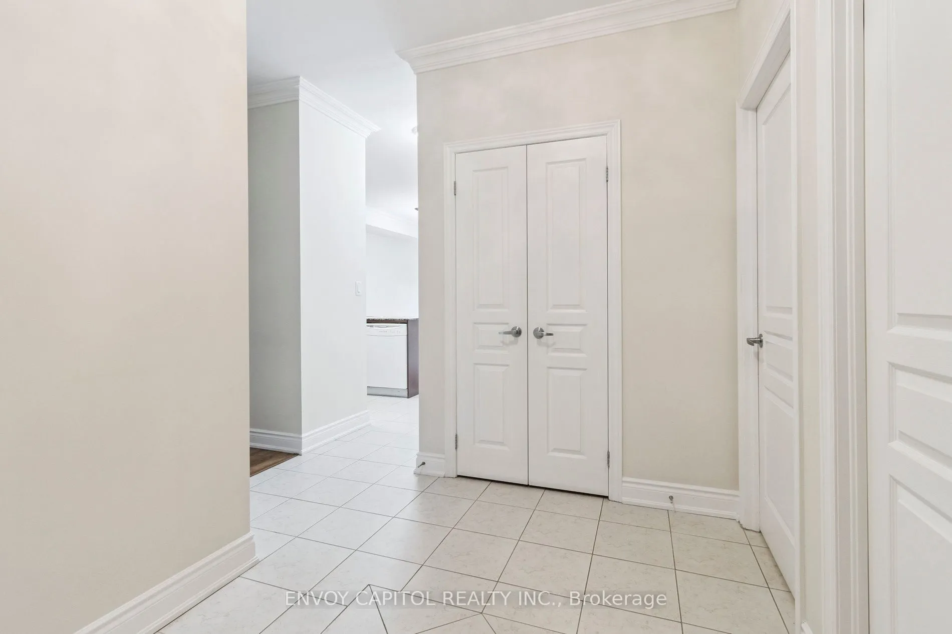 9901 KEELE Street, #203