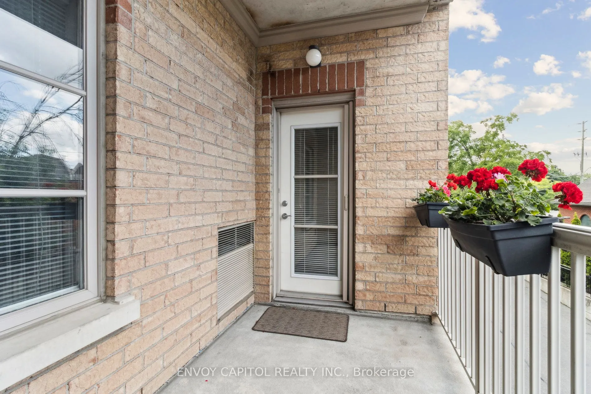 9901 KEELE Street, #203
