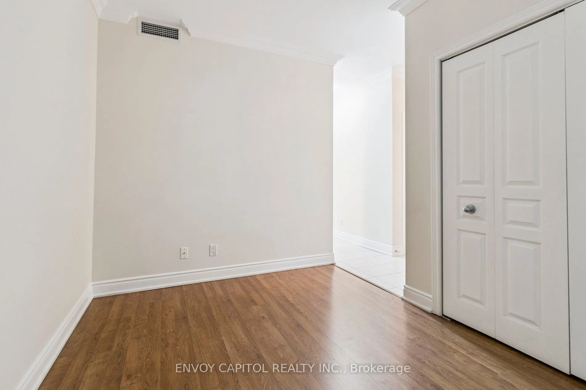 9901 KEELE Street, #203