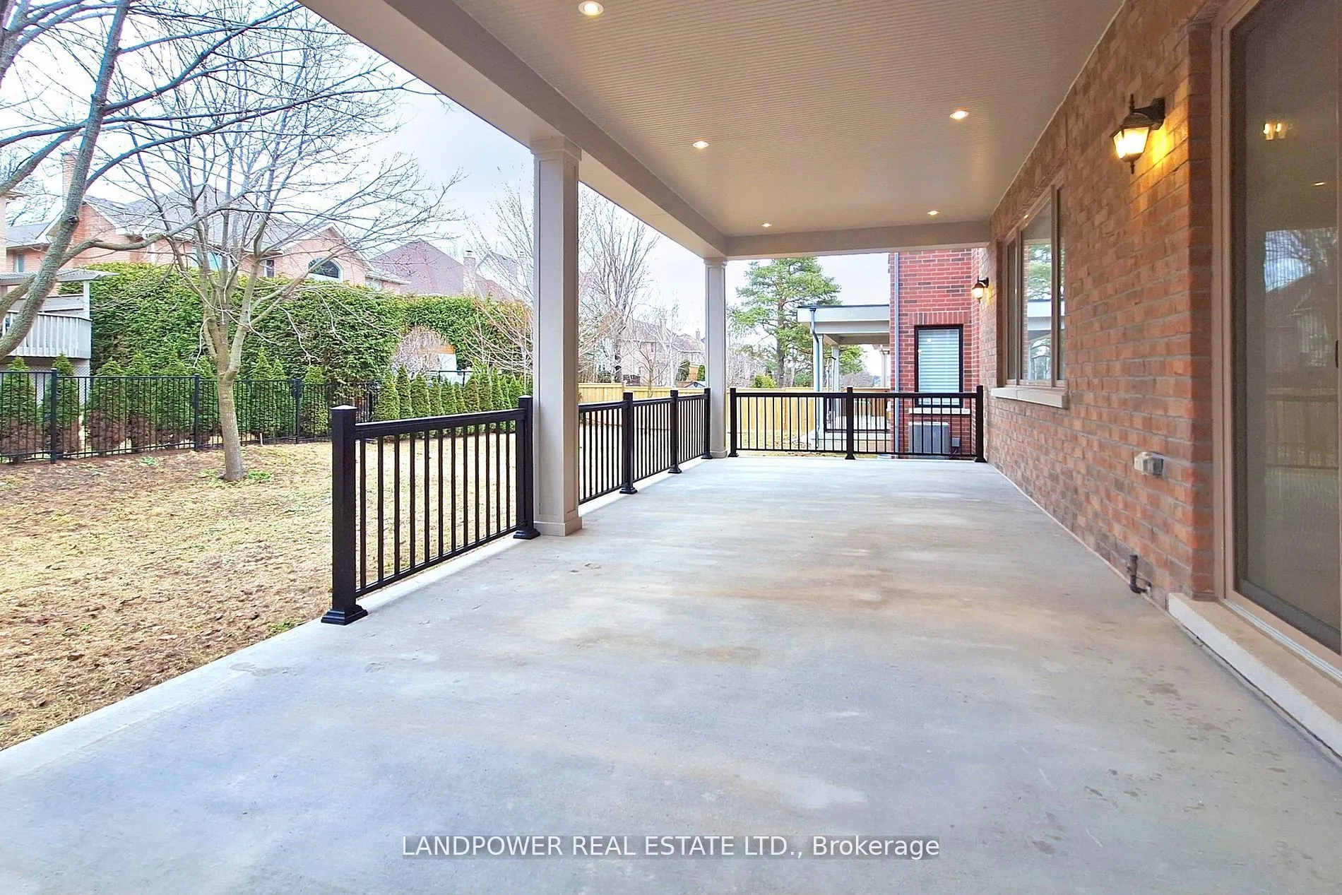52 Klees Crescent