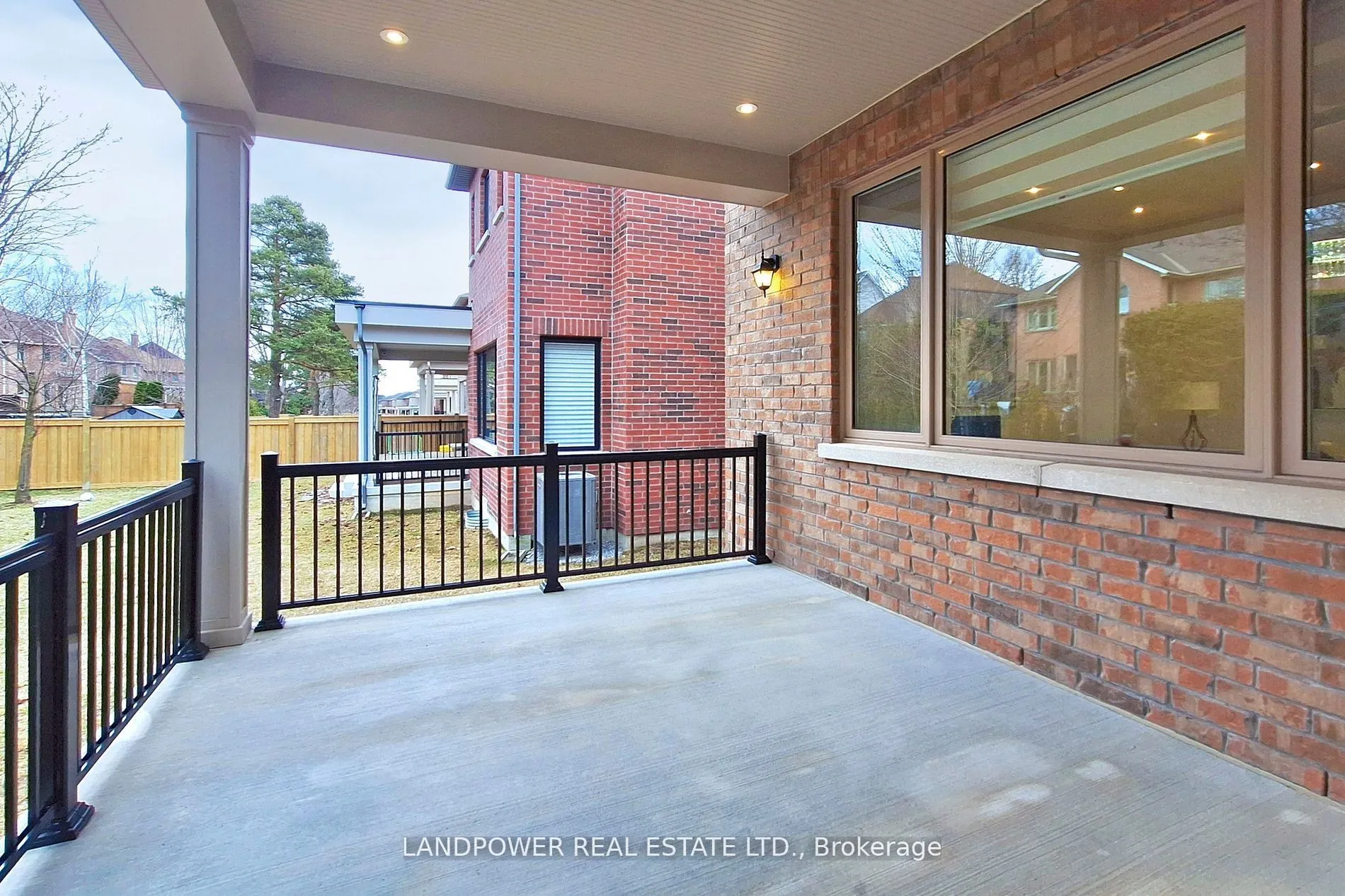 52 Klees Crescent