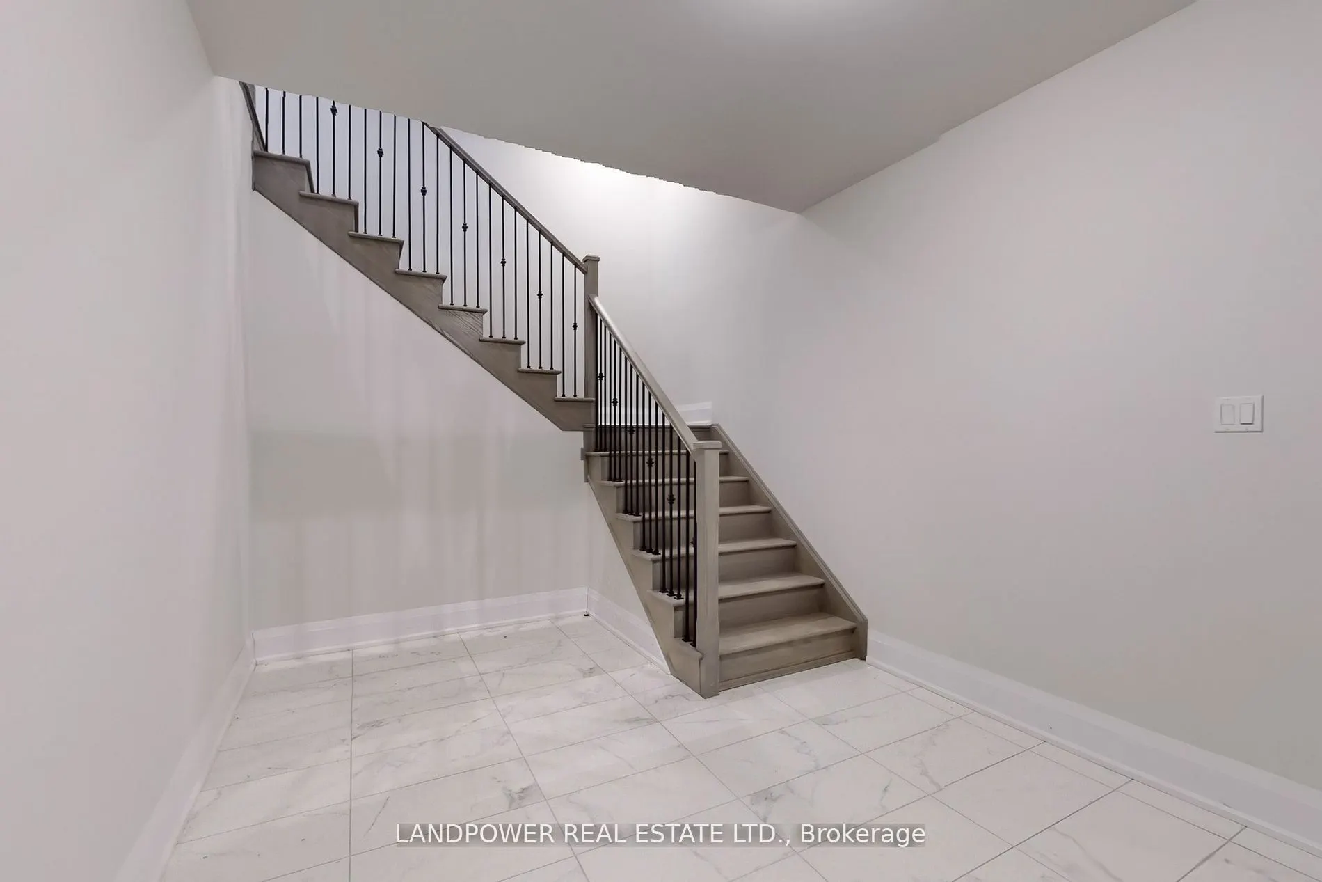 52 Klees Crescent