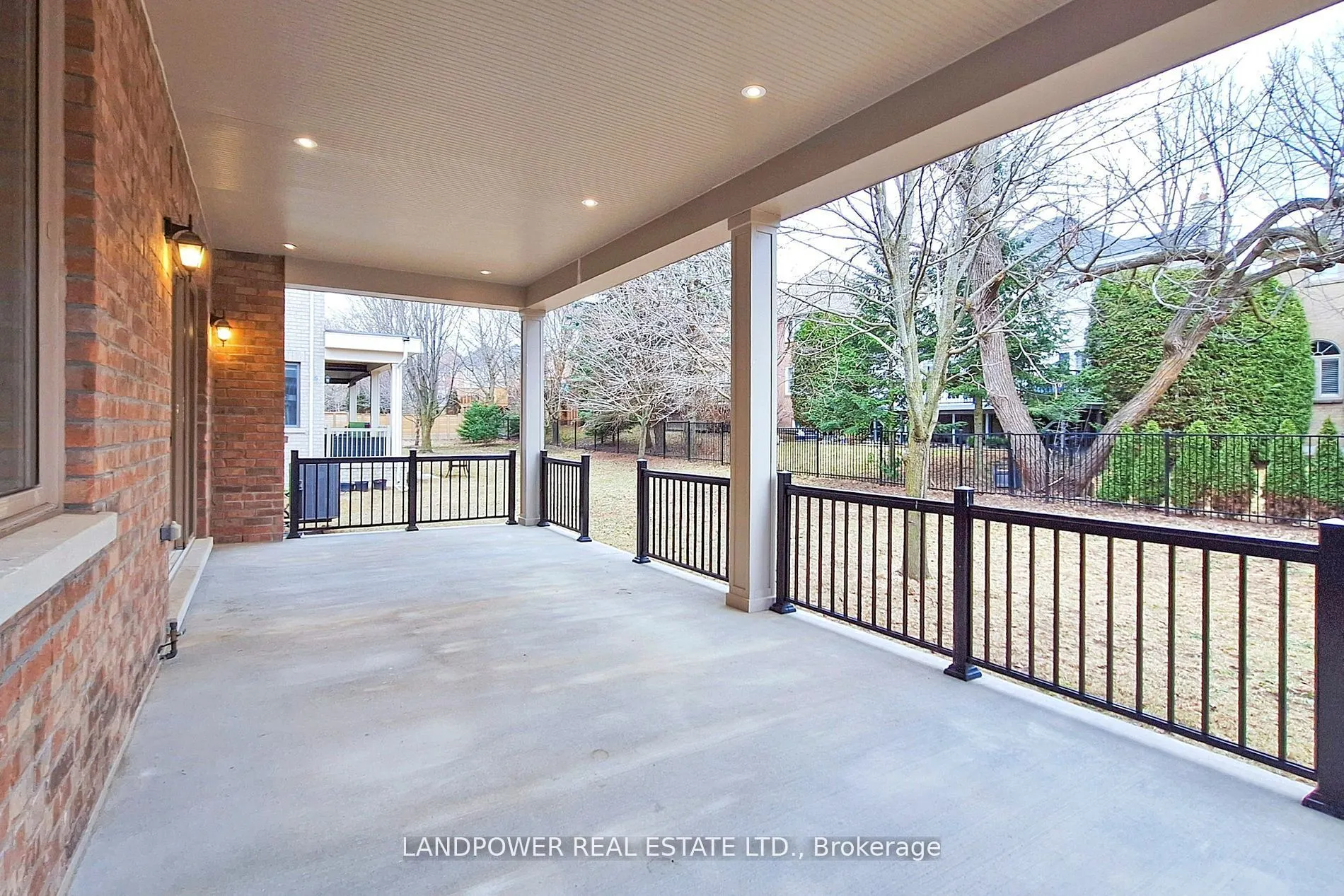 52 Klees Crescent