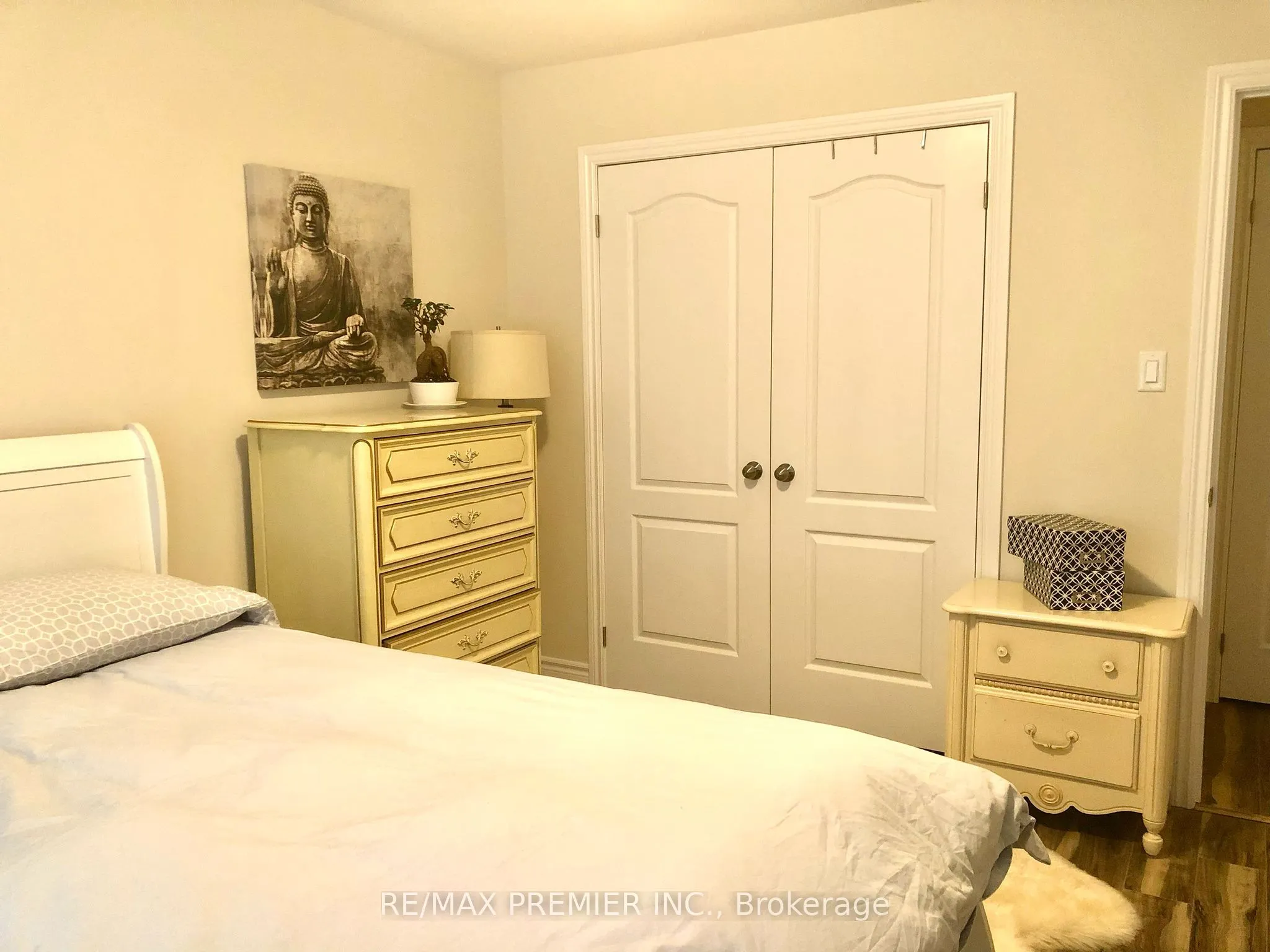 1147 Peelar Crescent