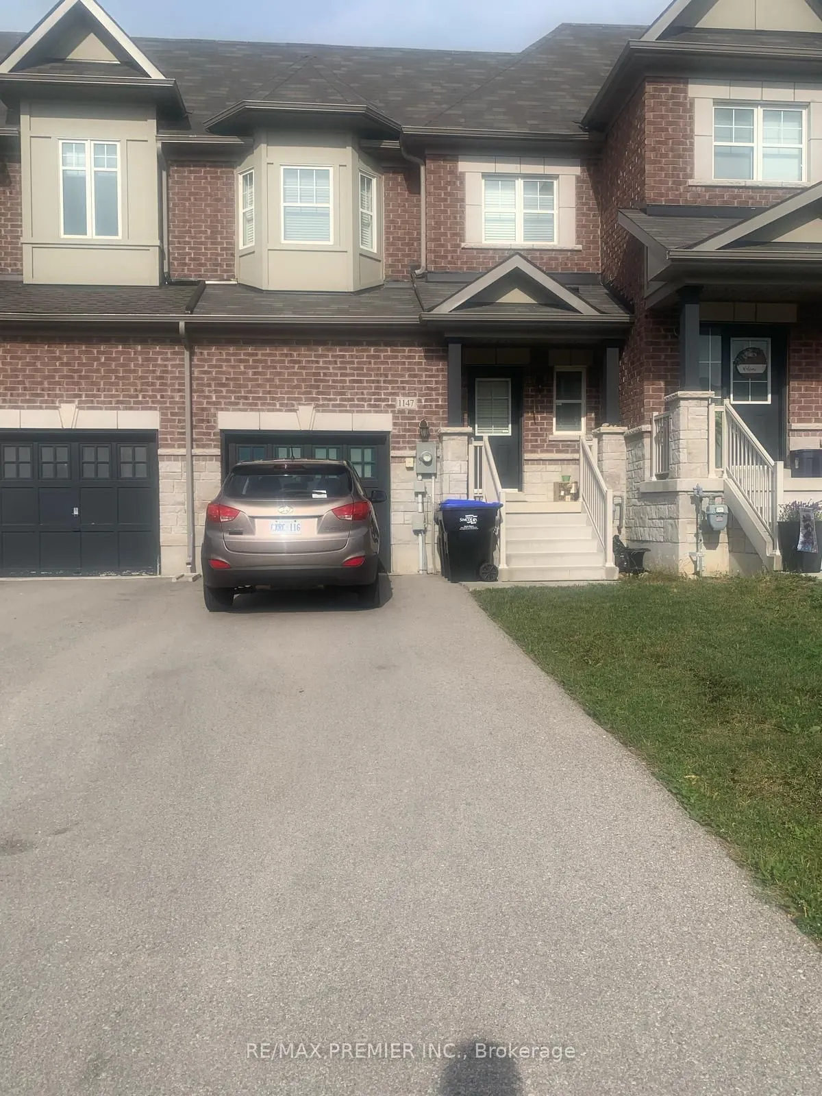1147 Peelar Crescent