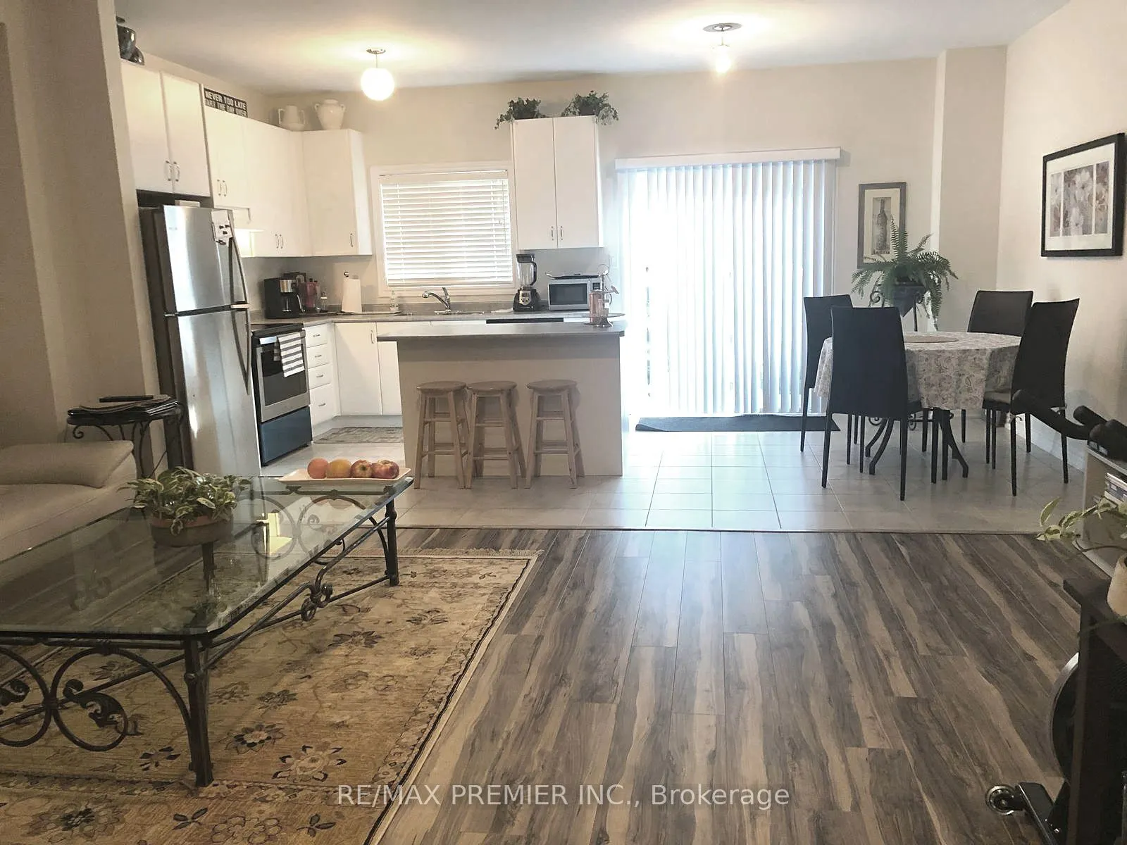 1147 Peelar Crescent