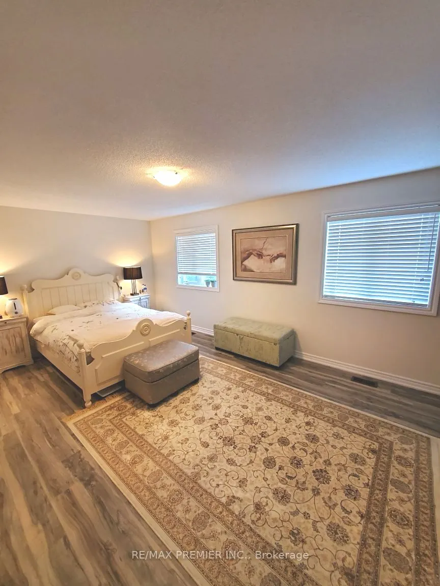 1147 Peelar Crescent