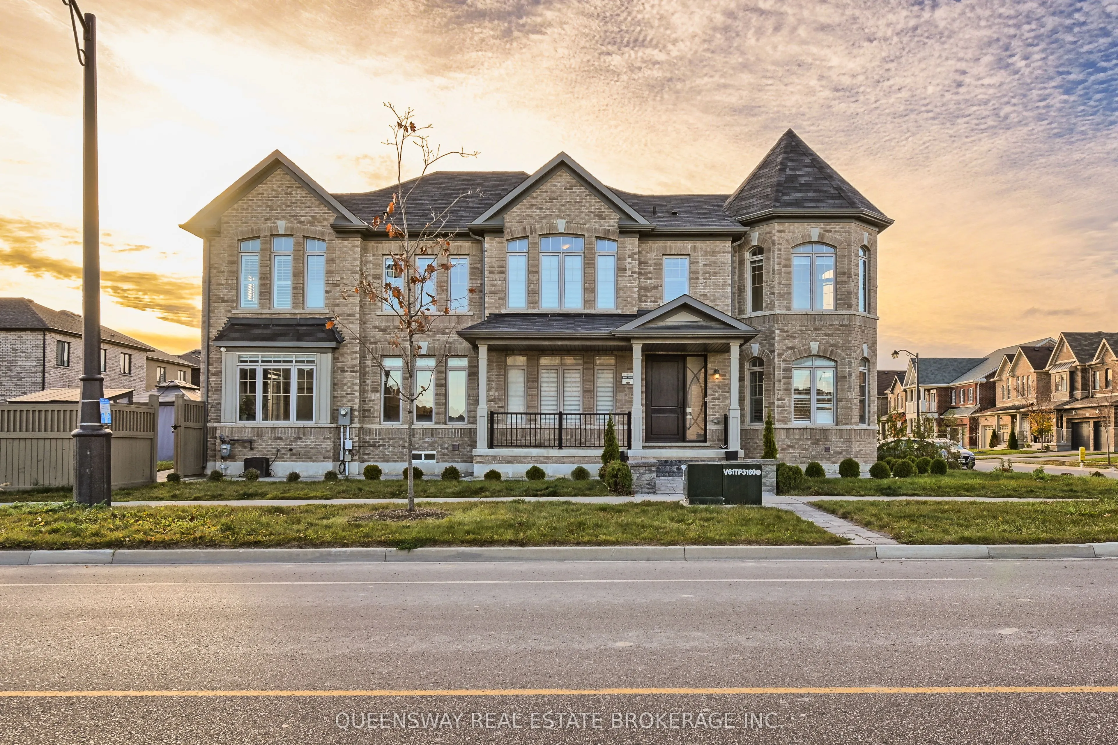 2 Boone Crescent
