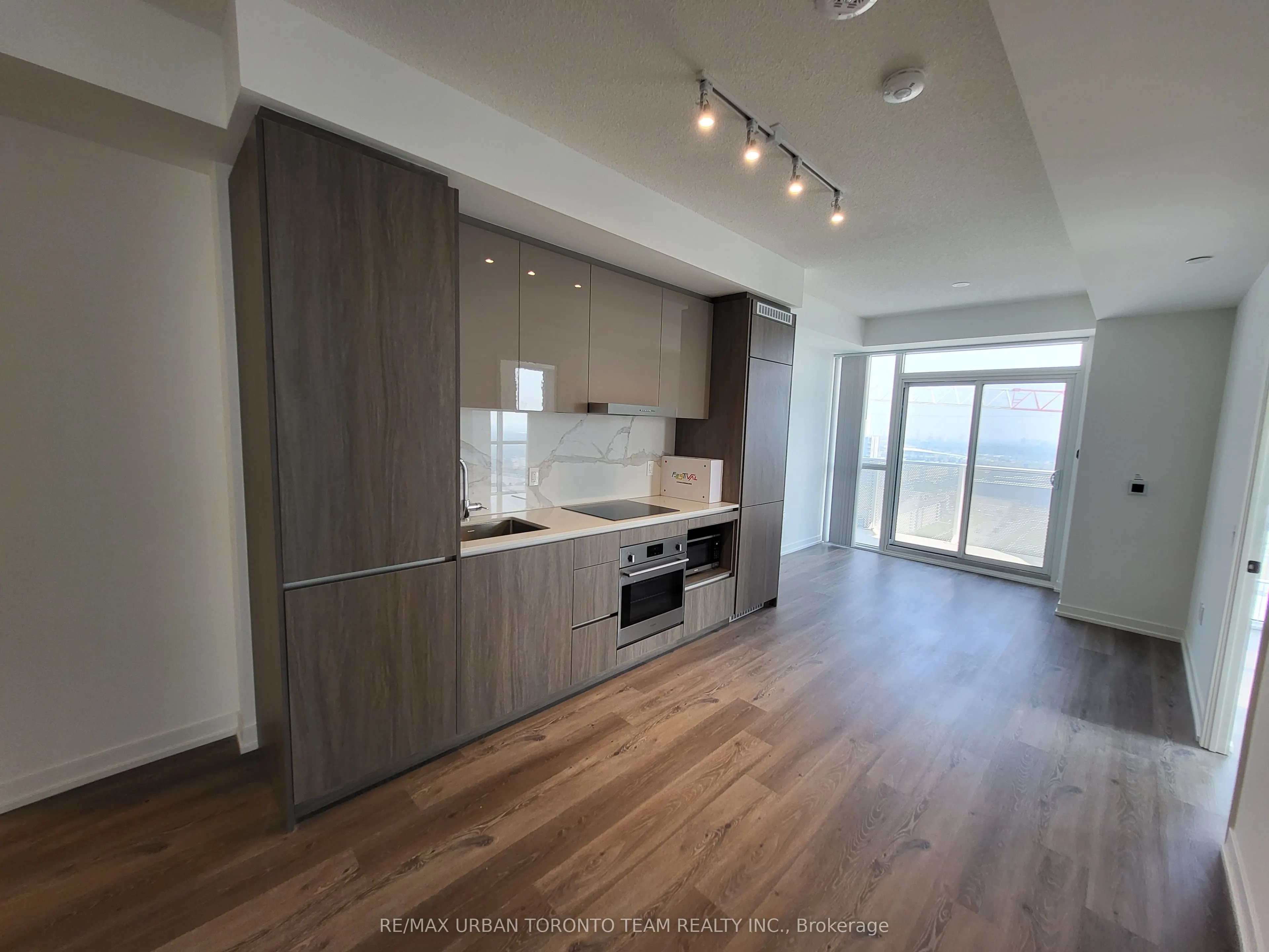 28 Interchange Way, #1612
