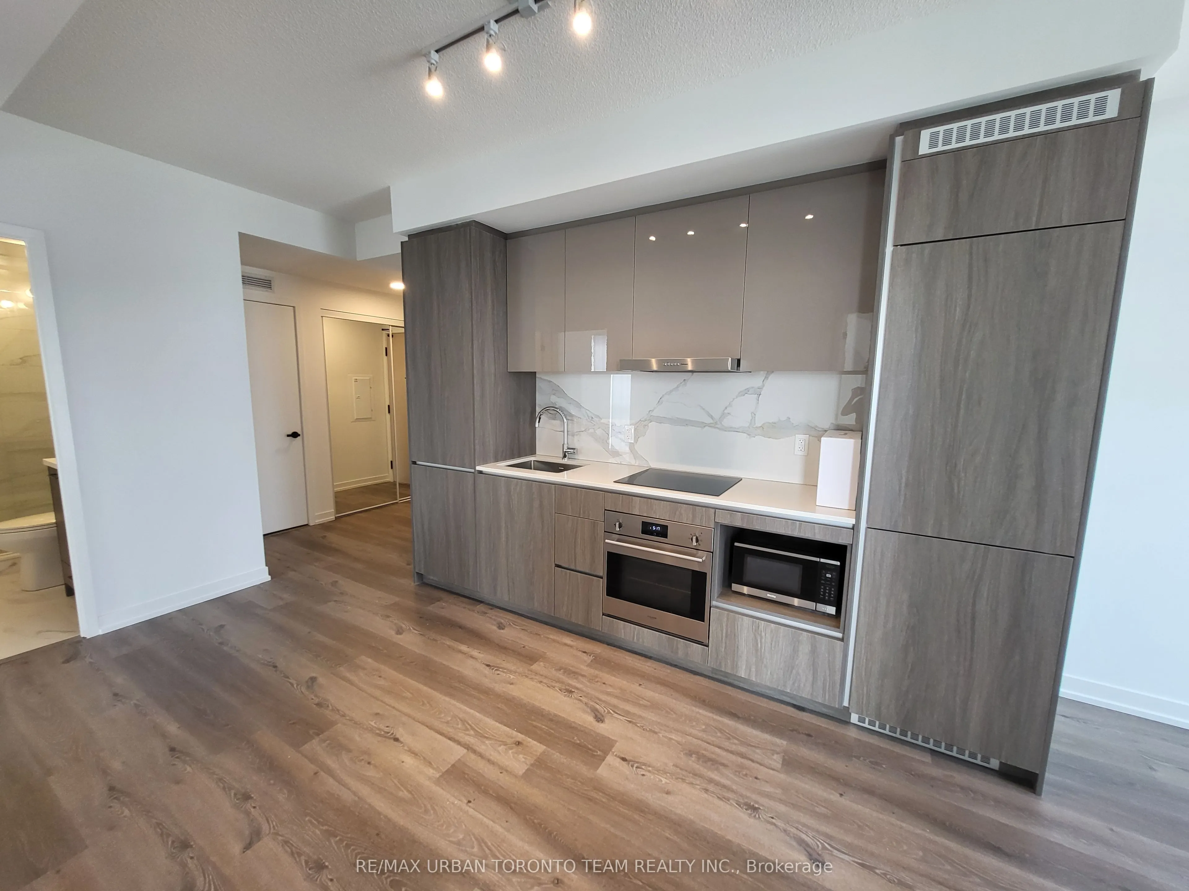 28 Interchange Way, #1612