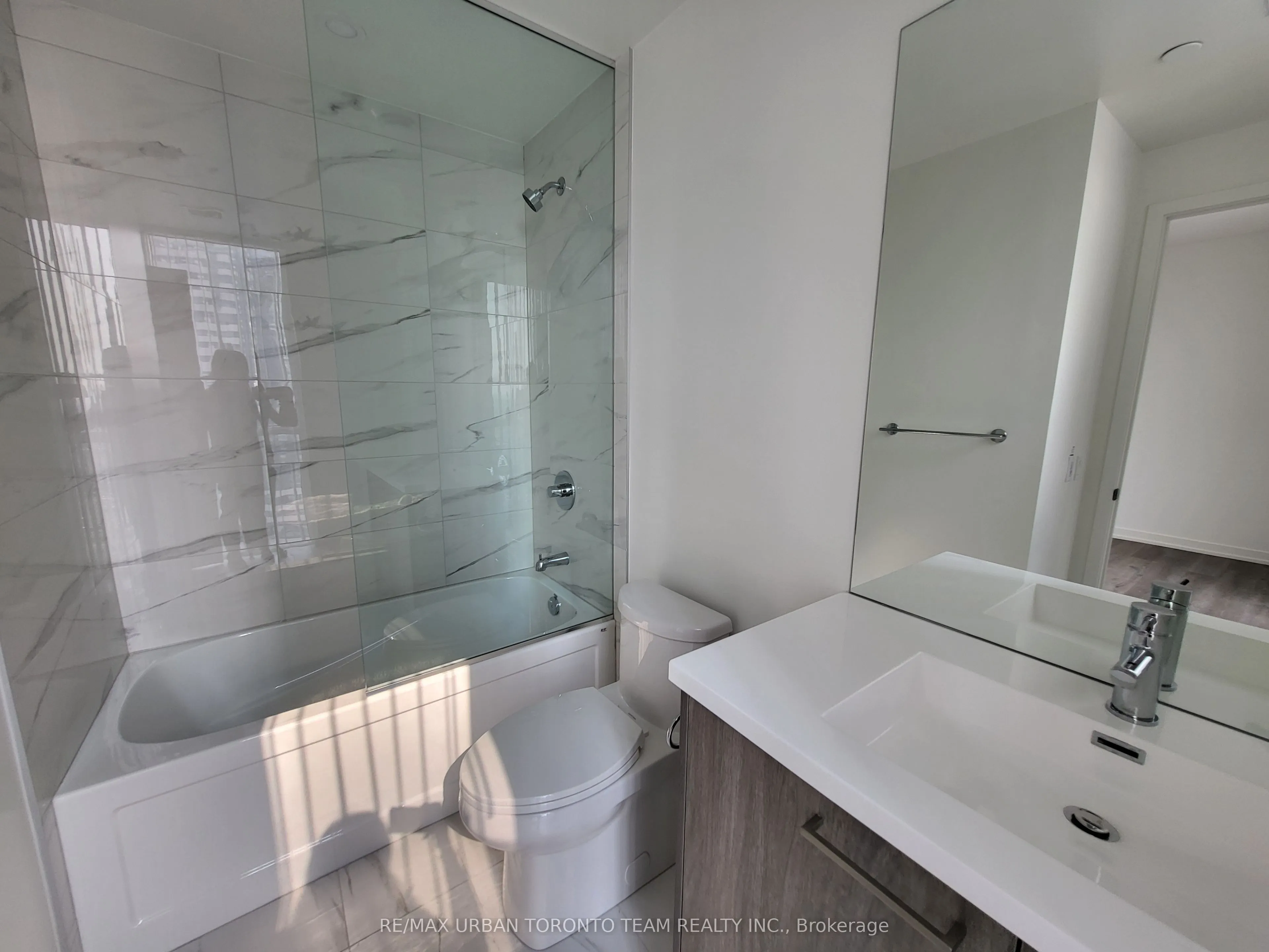 28 Interchange Way, #1612