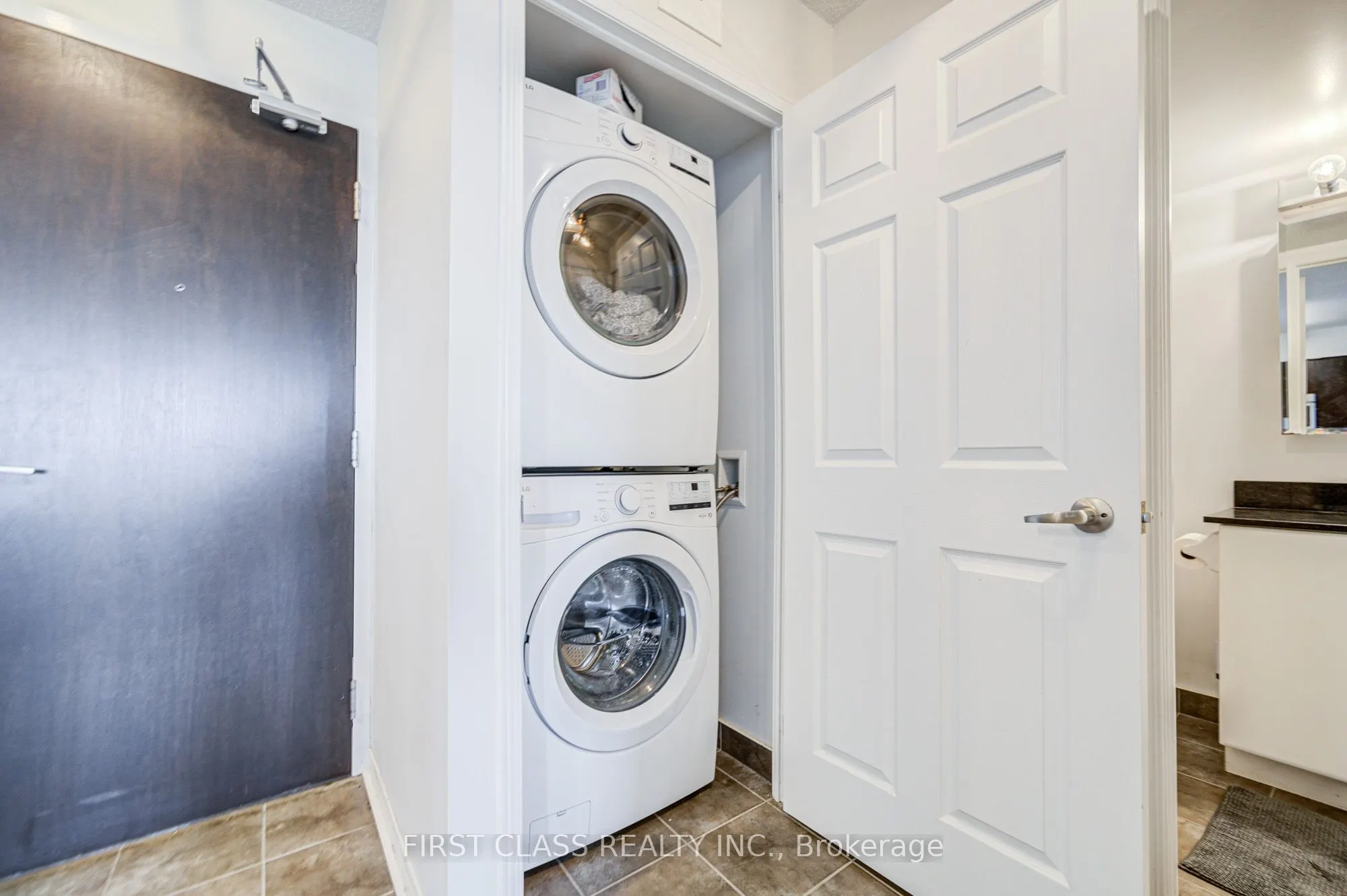 73 King William Crescent, #302