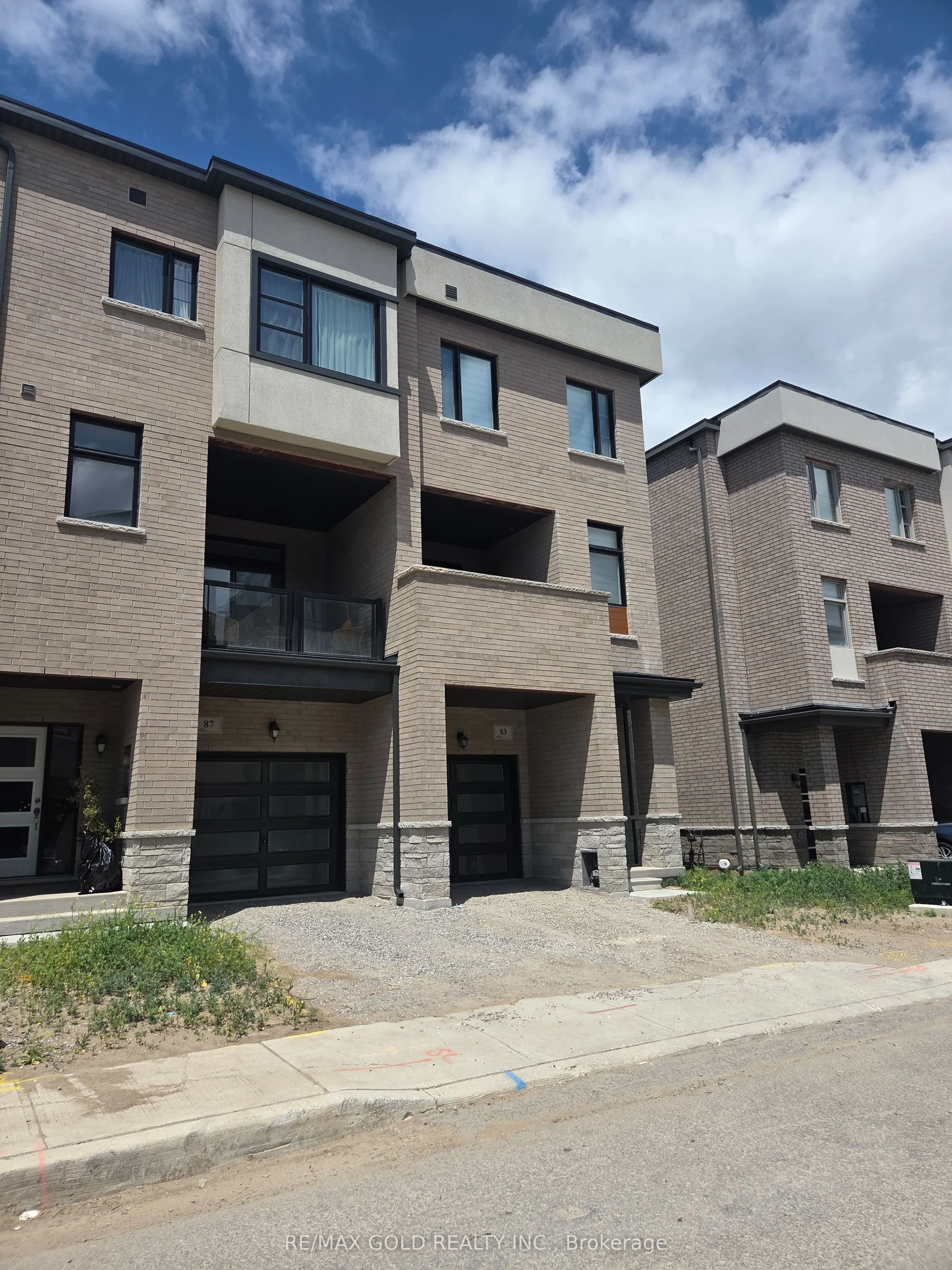 83 Inverary Crescent