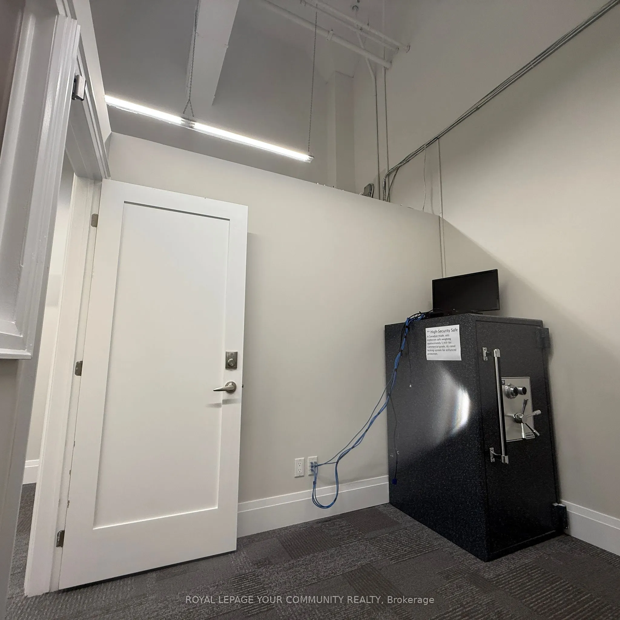 7181 Yonge Street, #4