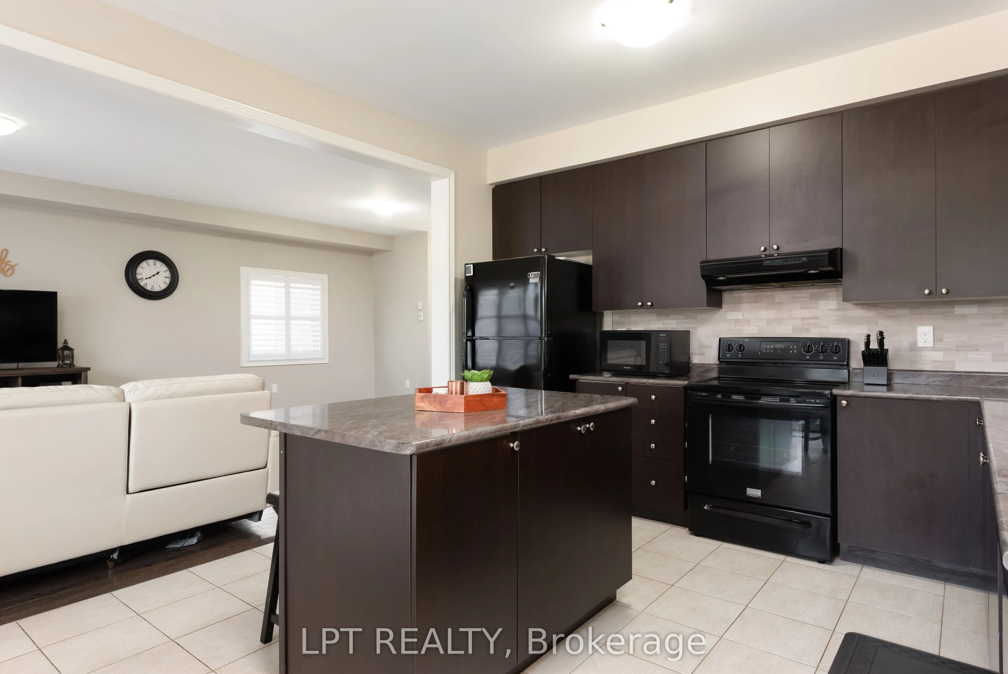 10 Mandley Street