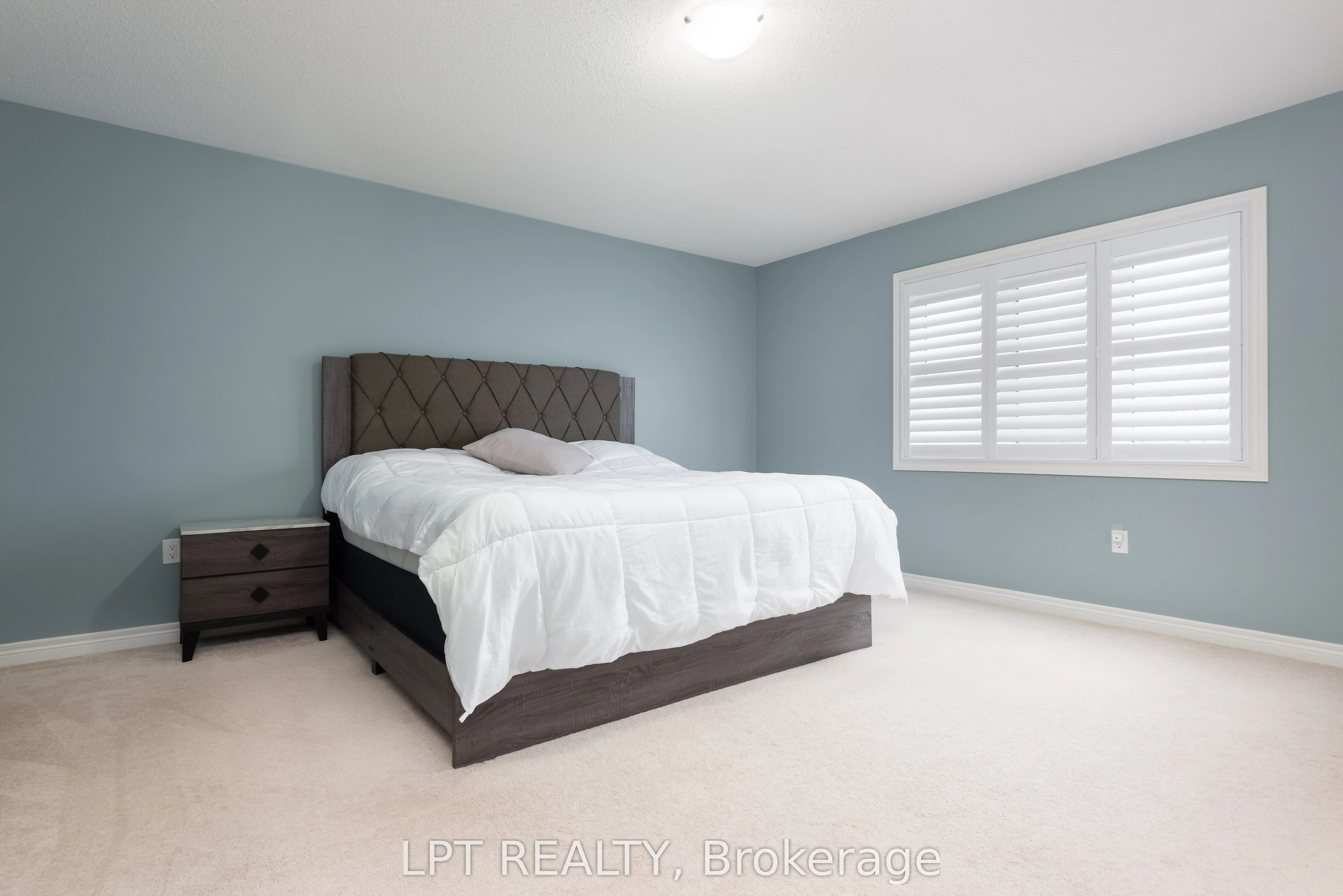 10 Mandley Street