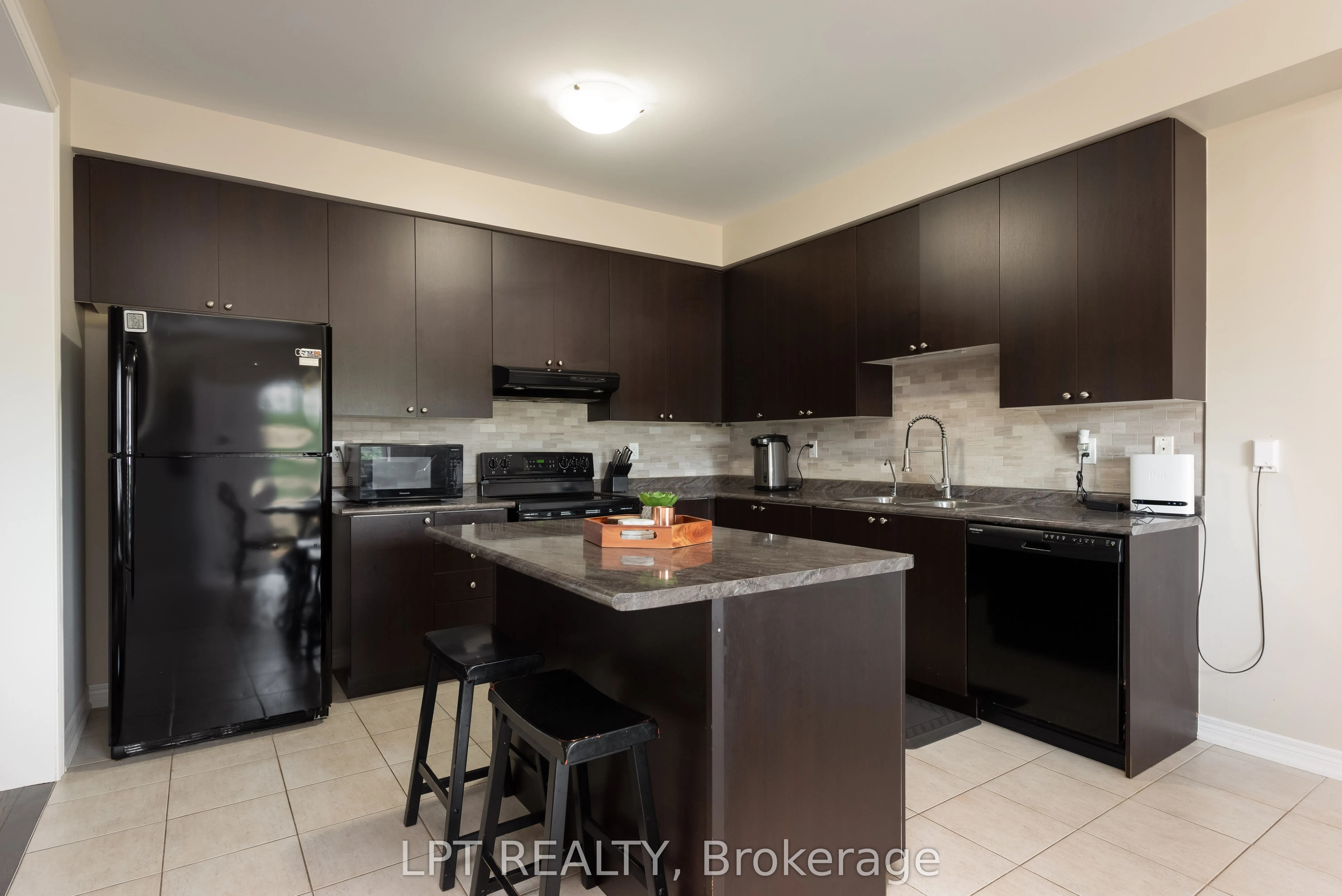 10 Mandley Street