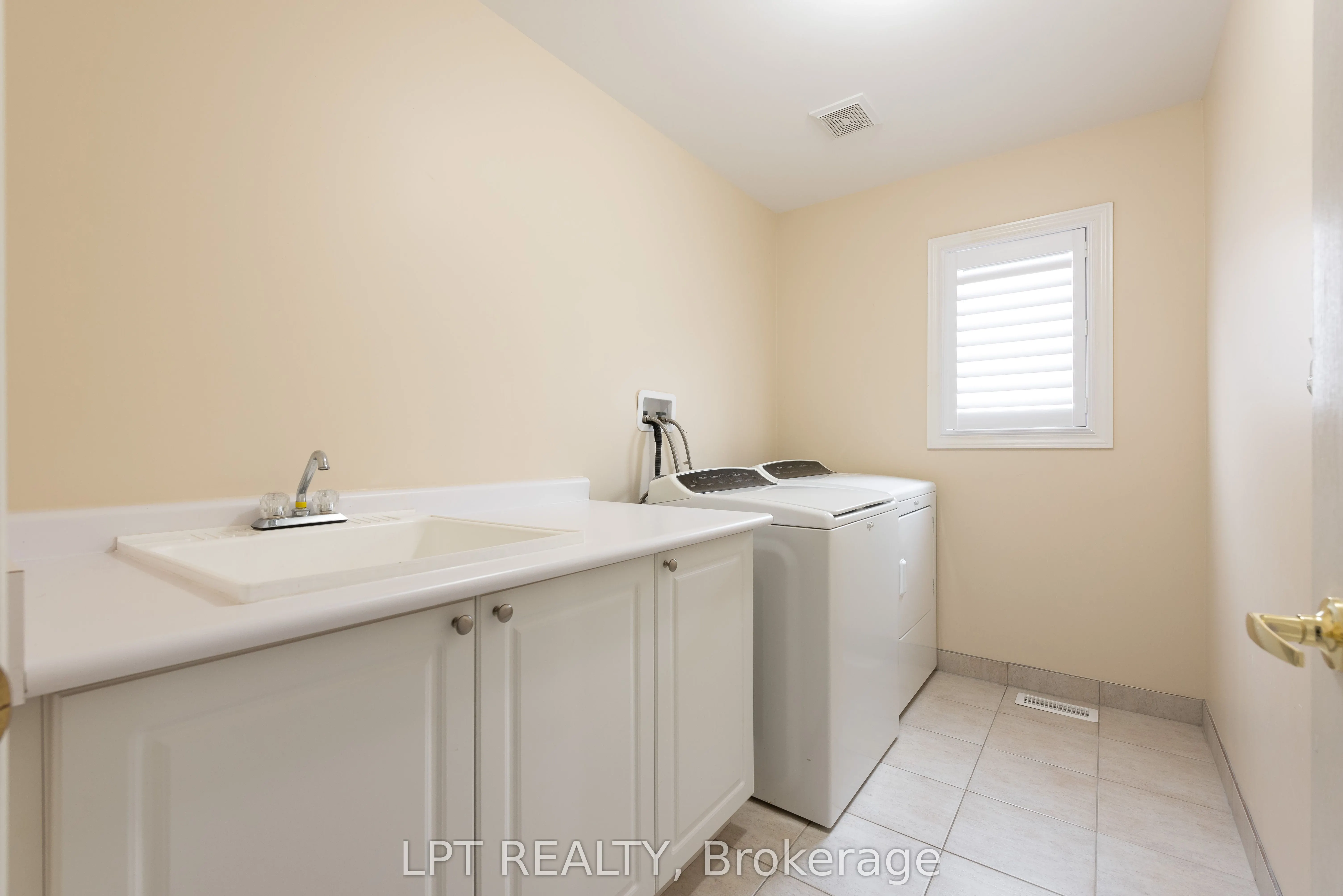 10 Mandley Street