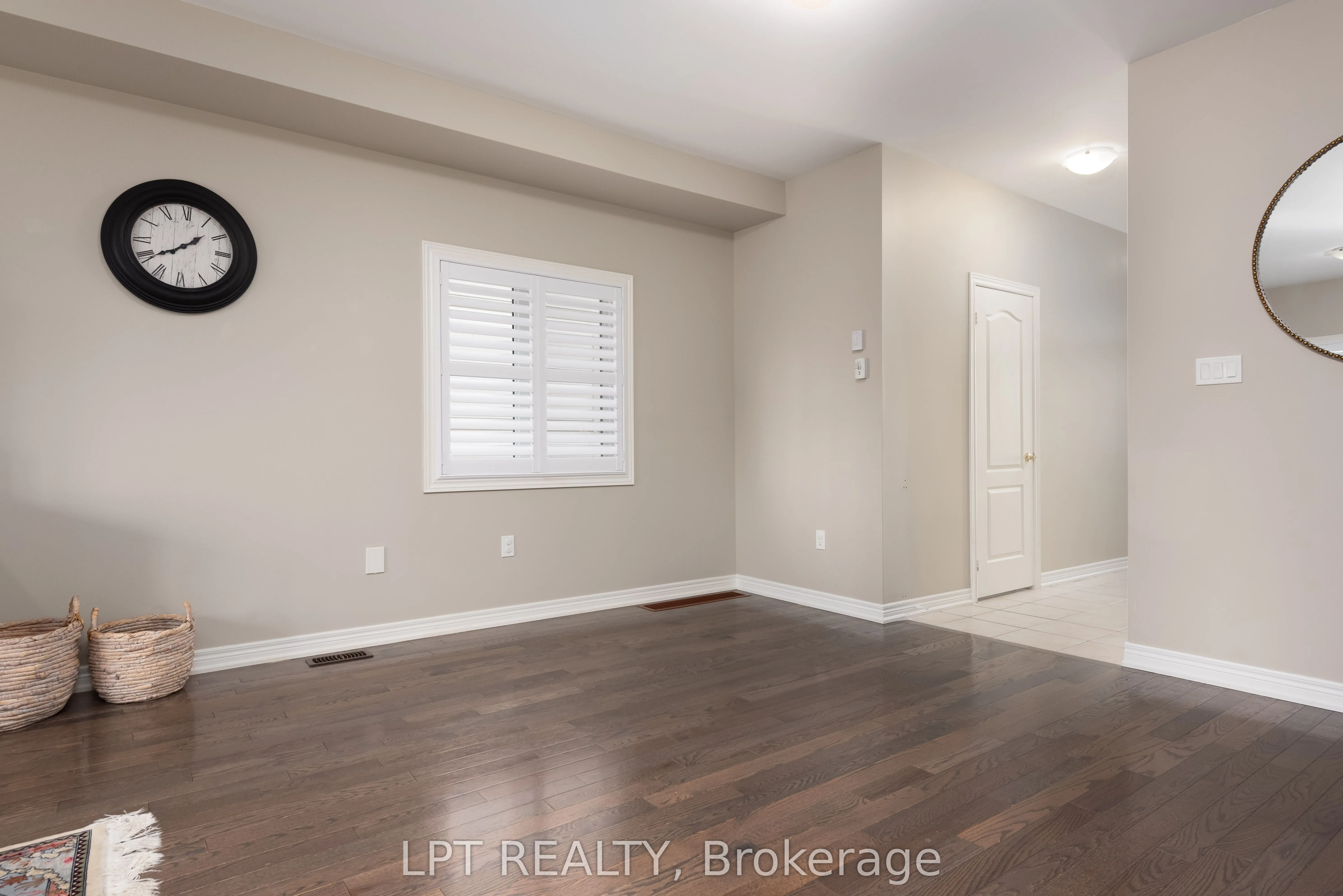 10 Mandley Street