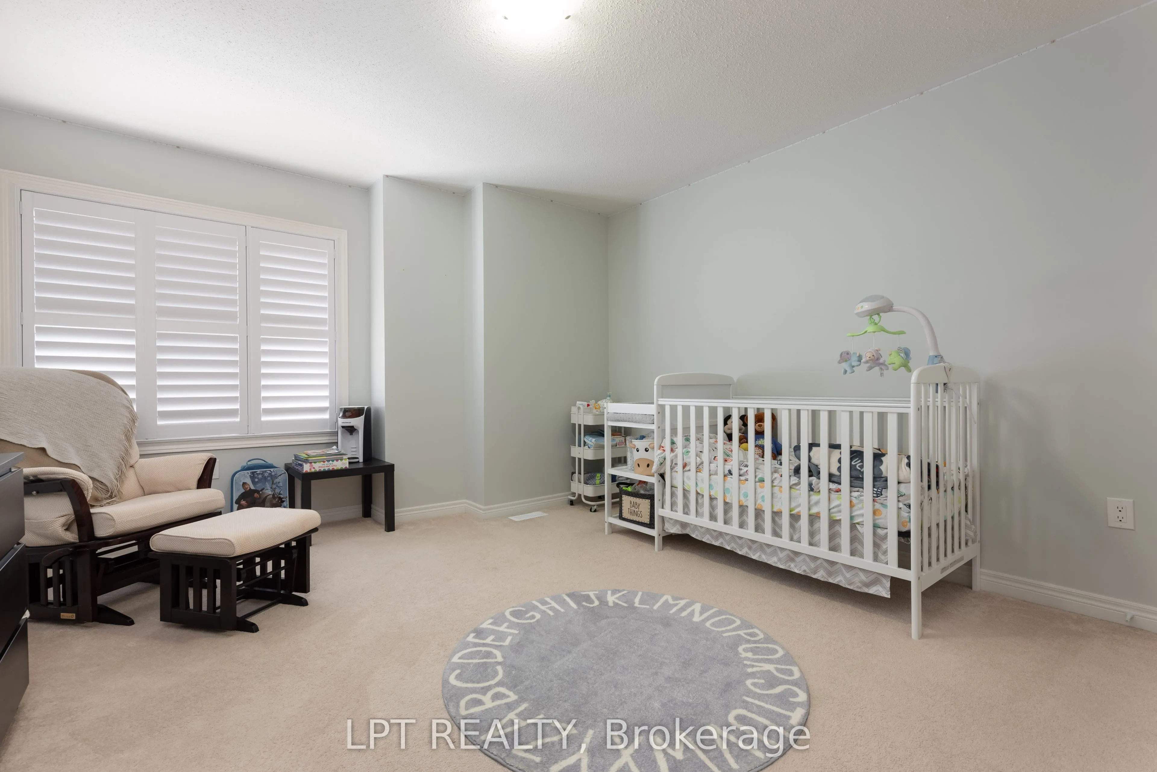 10 Mandley Street