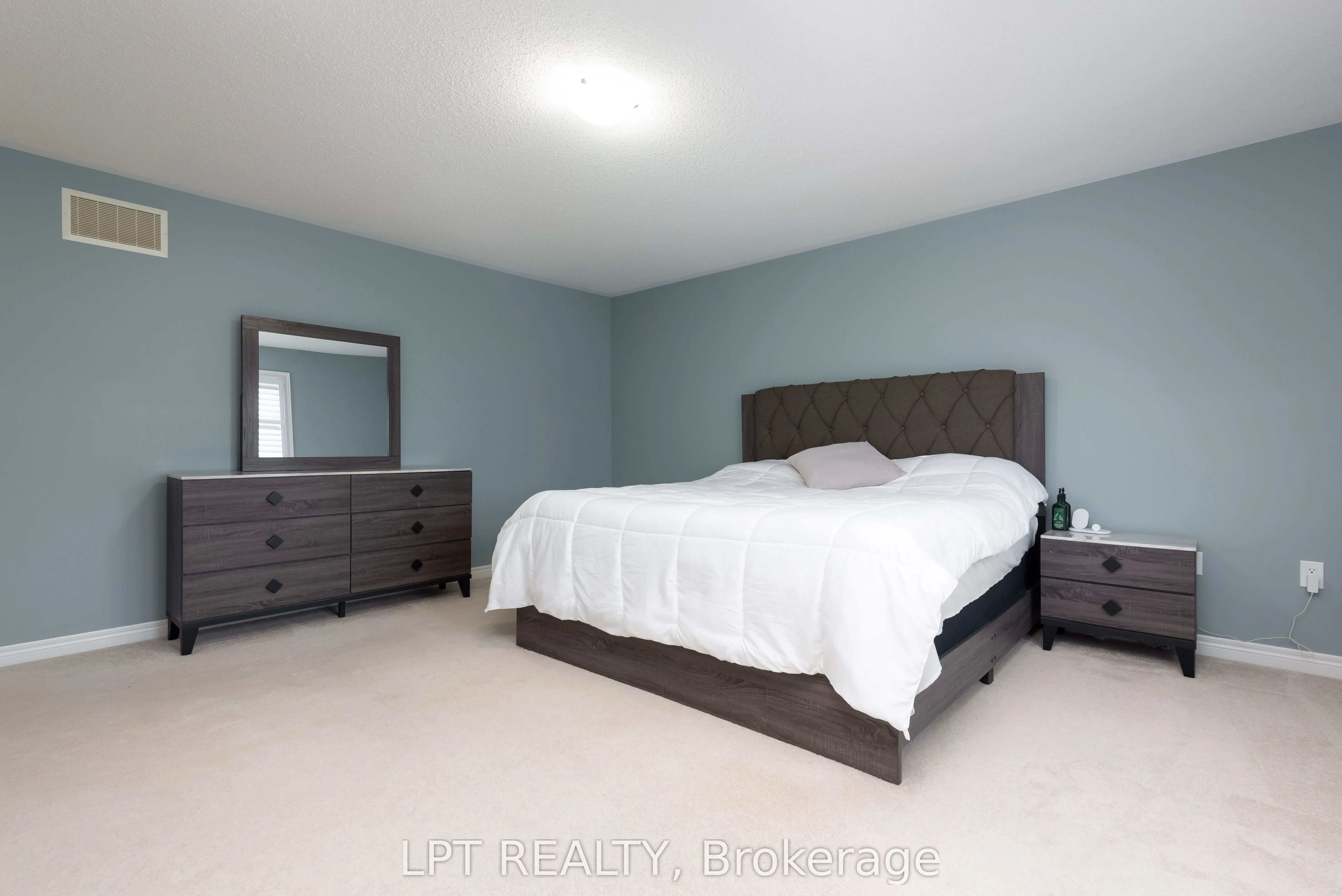 10 Mandley Street