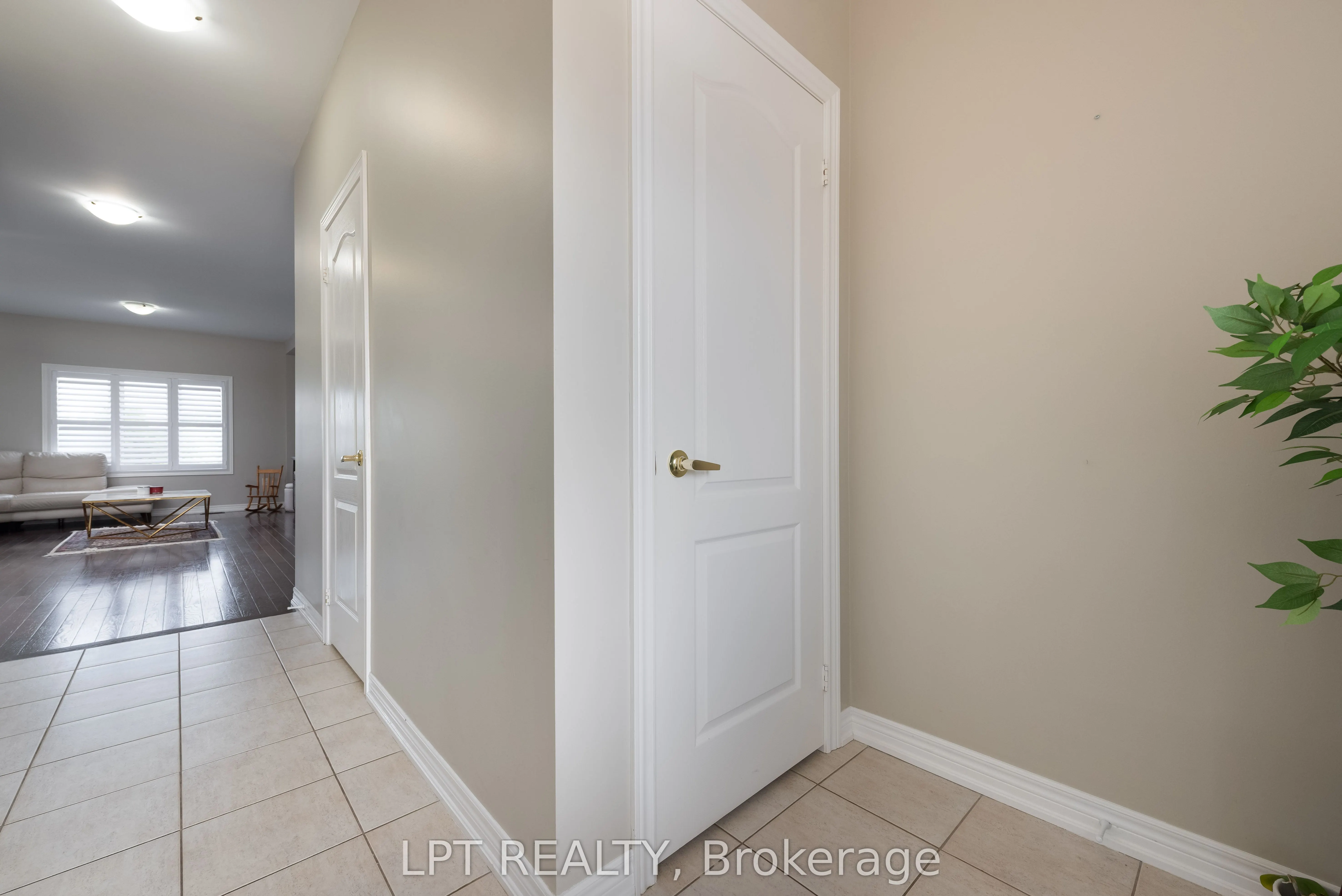 10 Mandley Street
