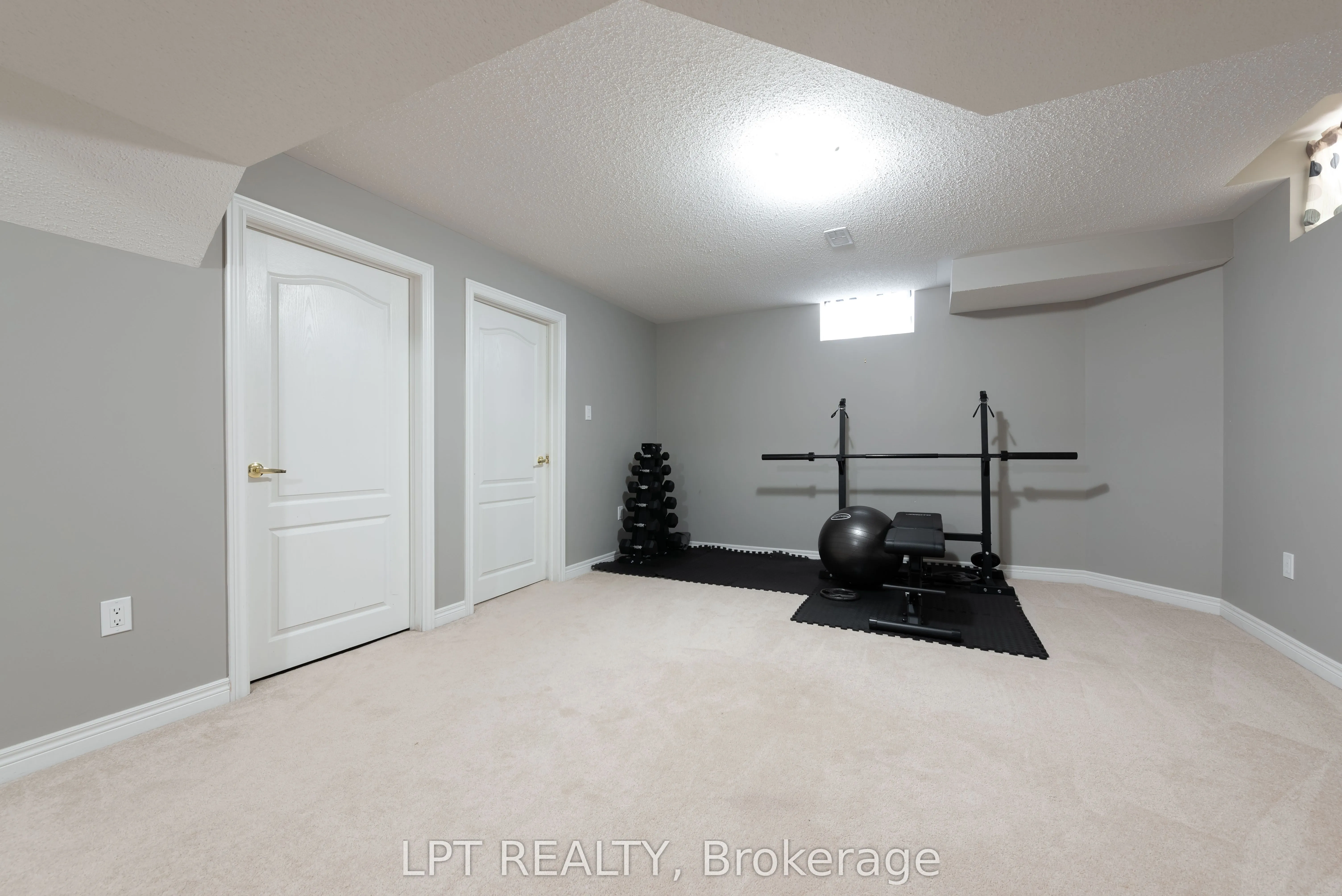10 Mandley Street