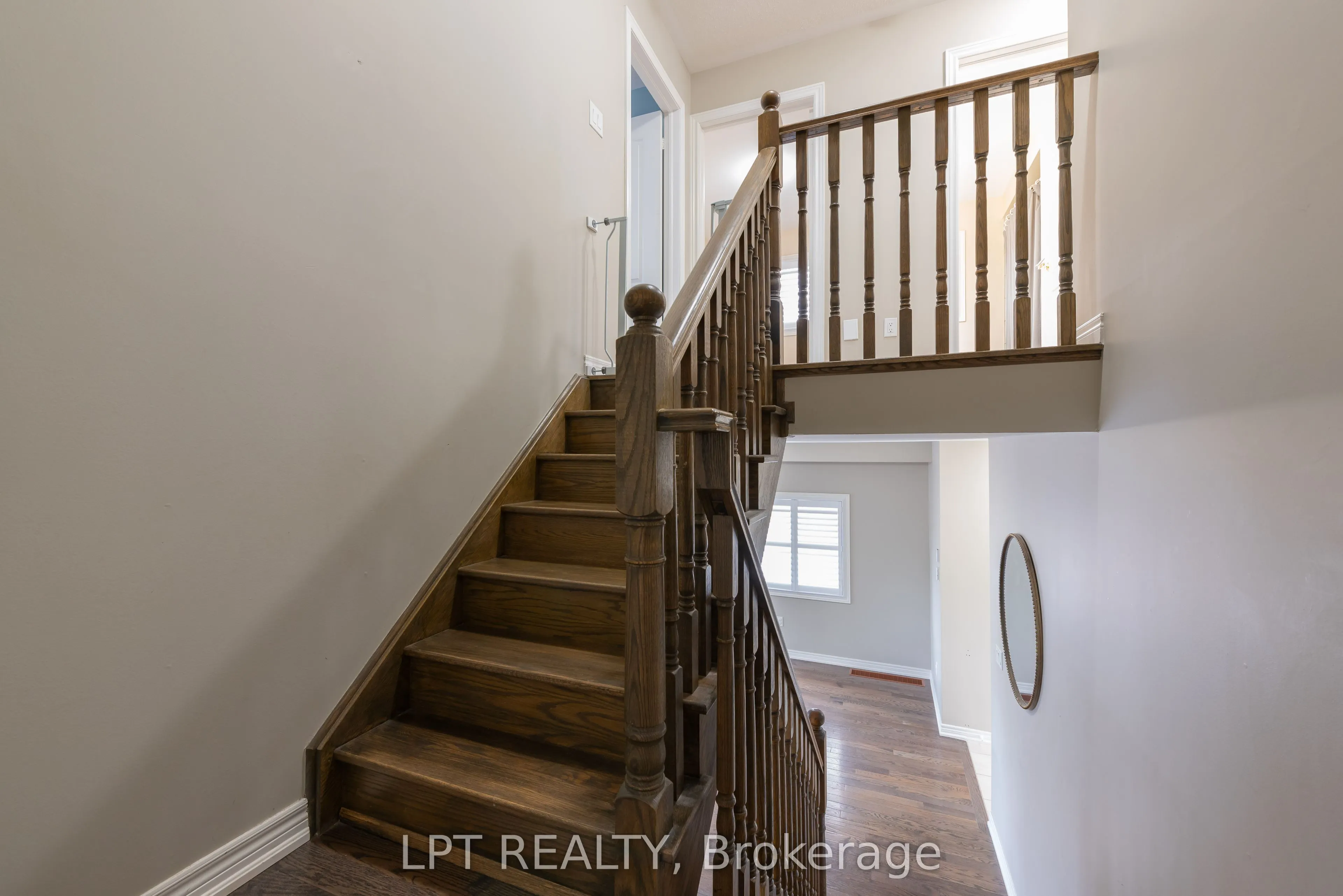 10 Mandley Street