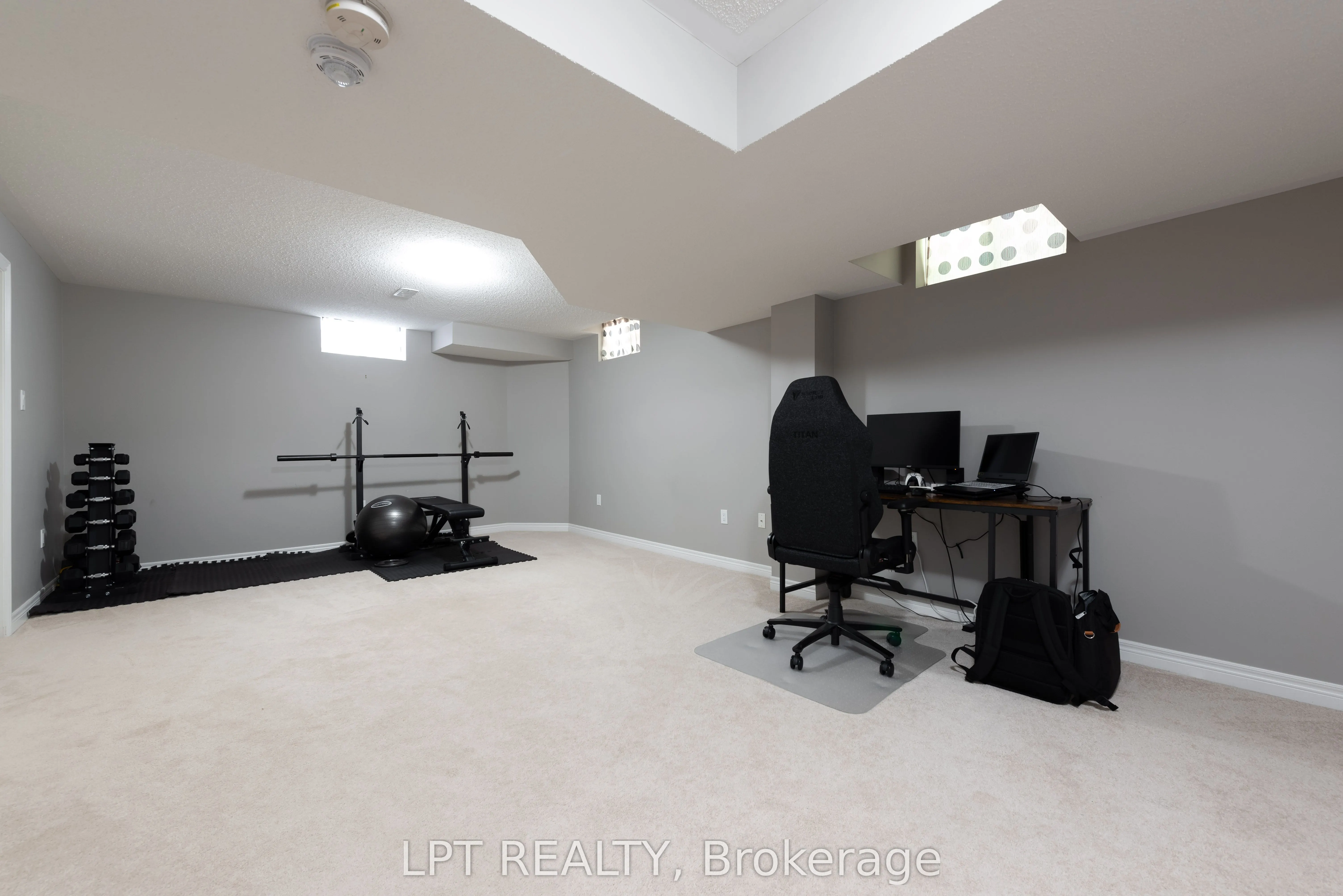 10 Mandley Street
