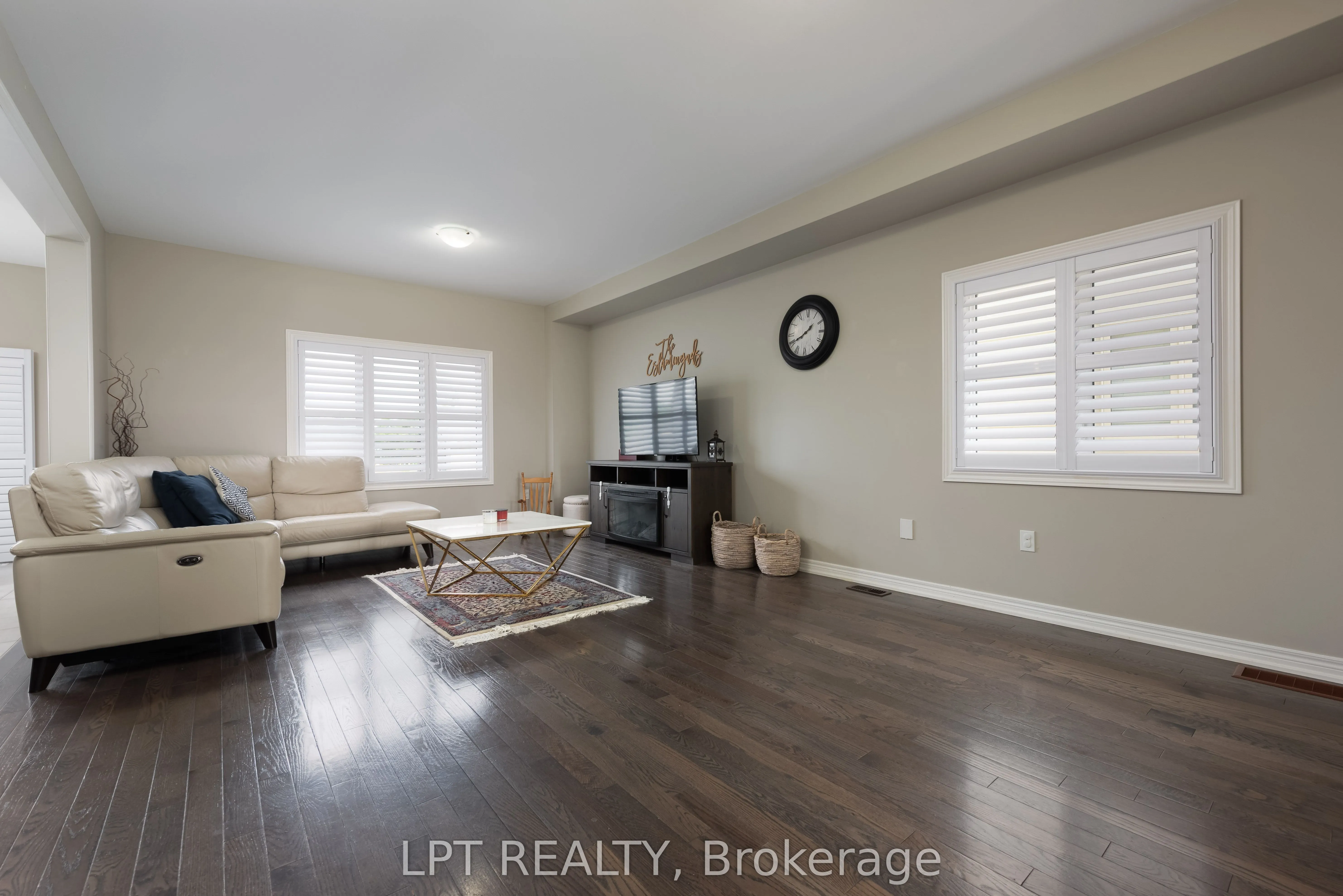 10 Mandley Street