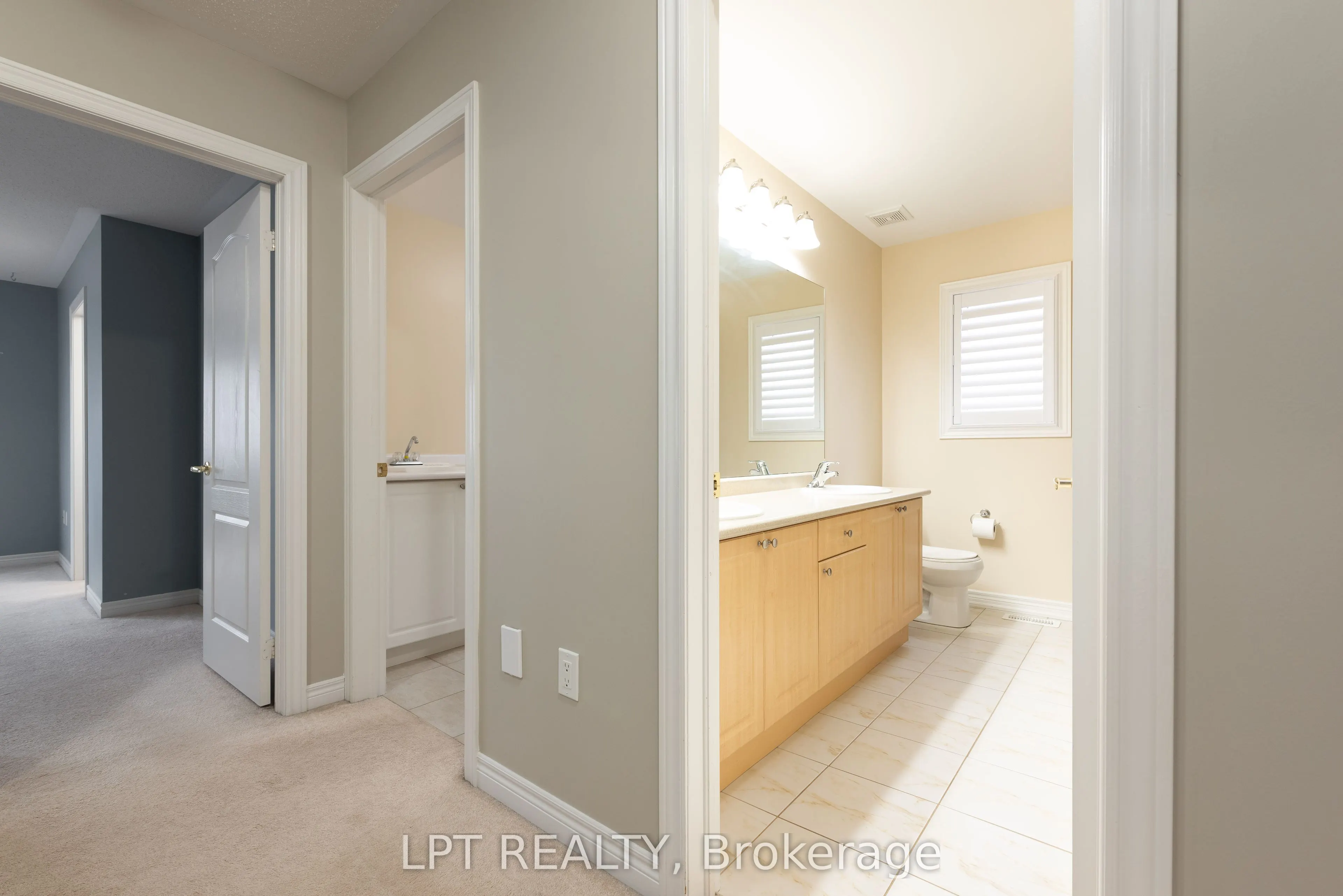 10 Mandley Street