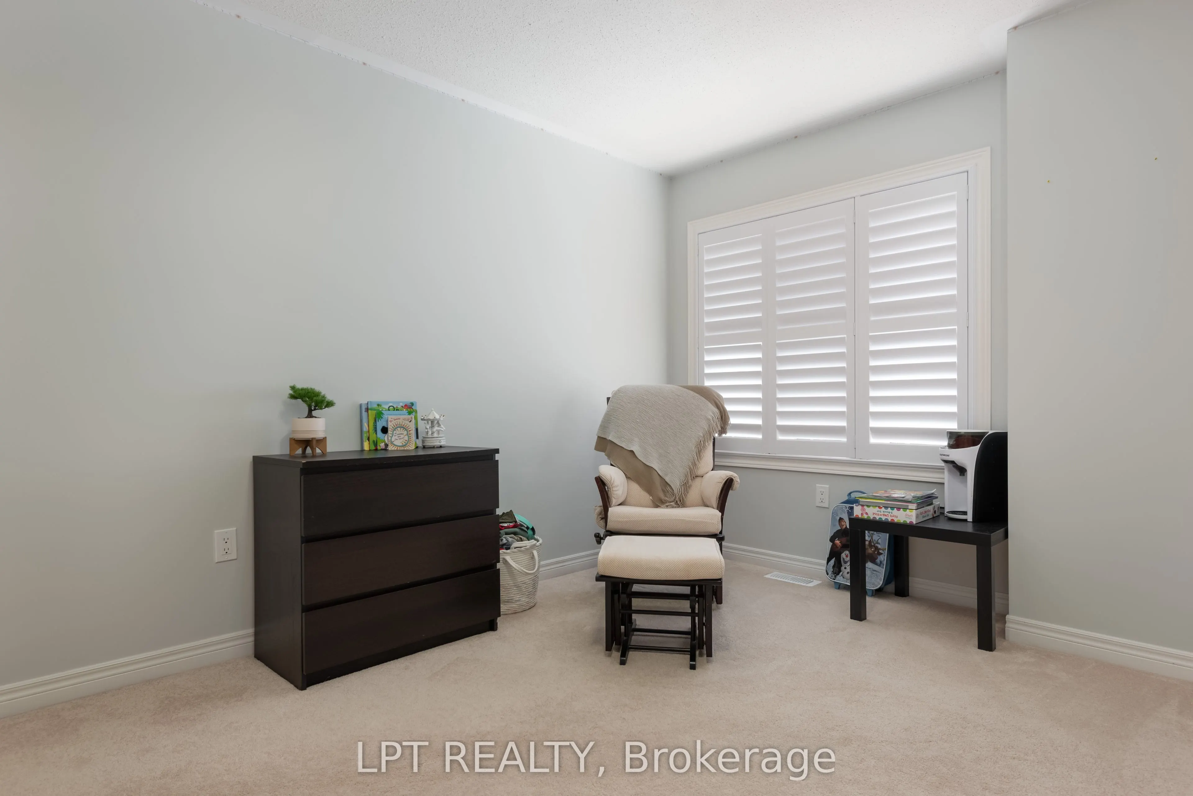 10 Mandley Street