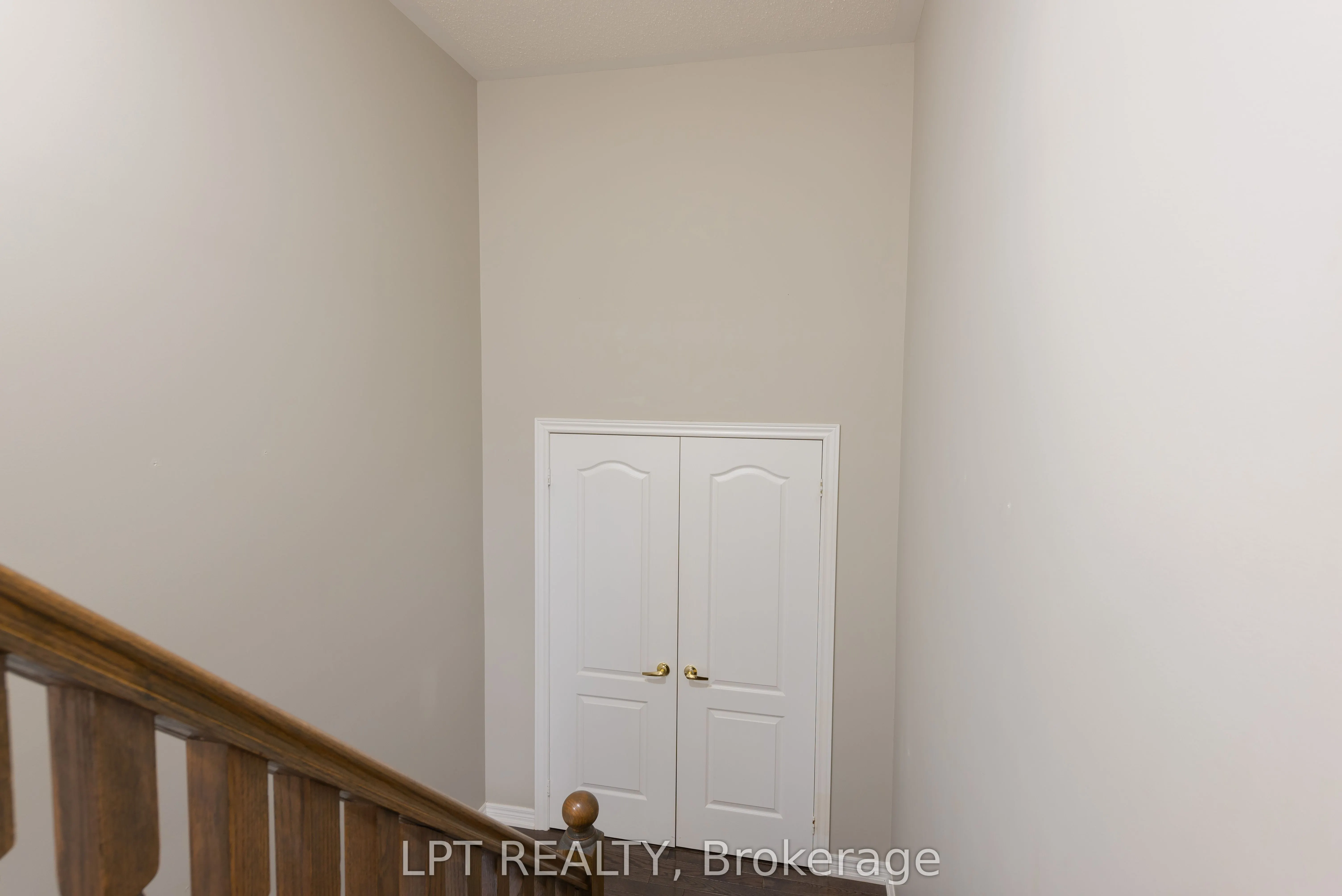 10 Mandley Street