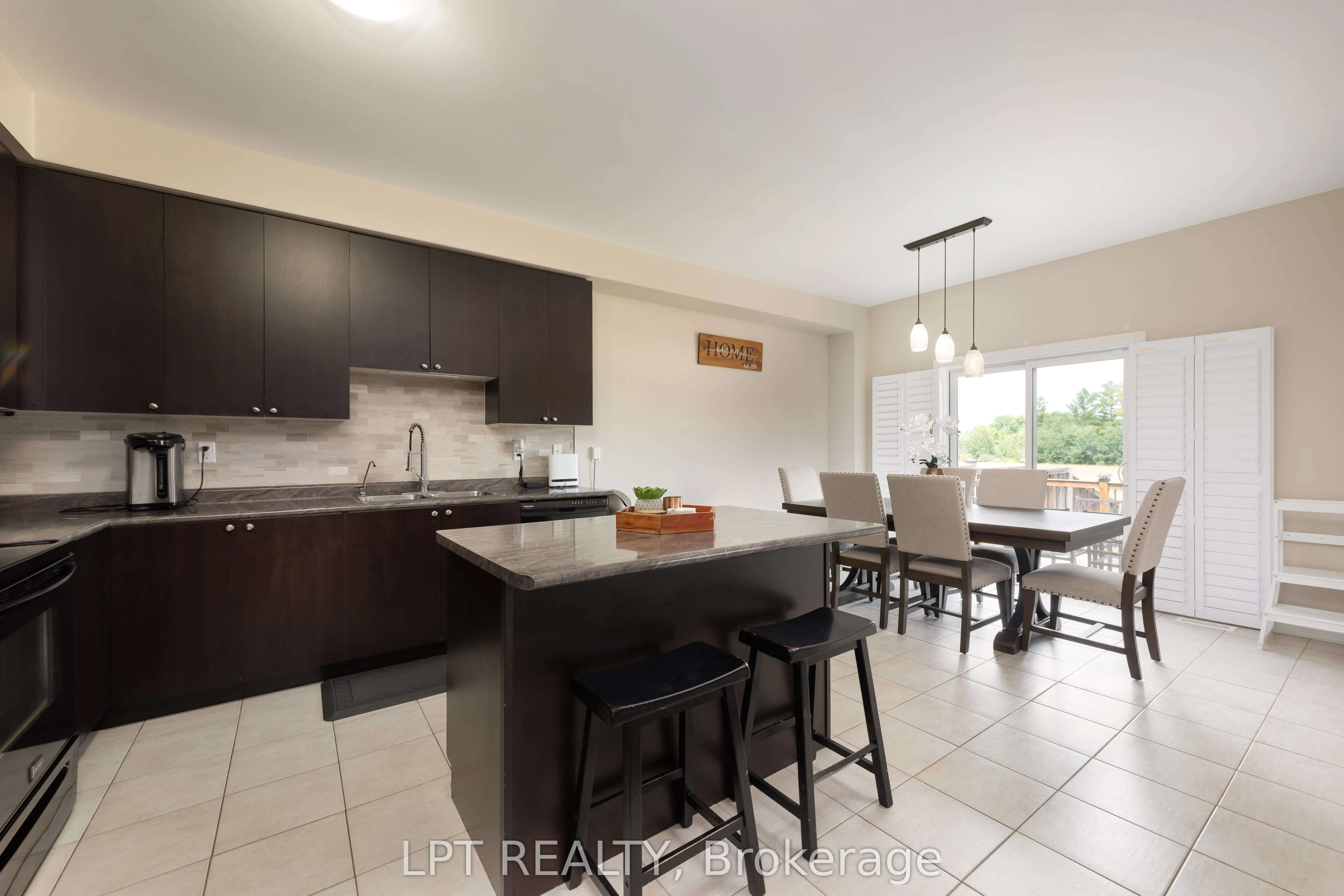 10 Mandley Street